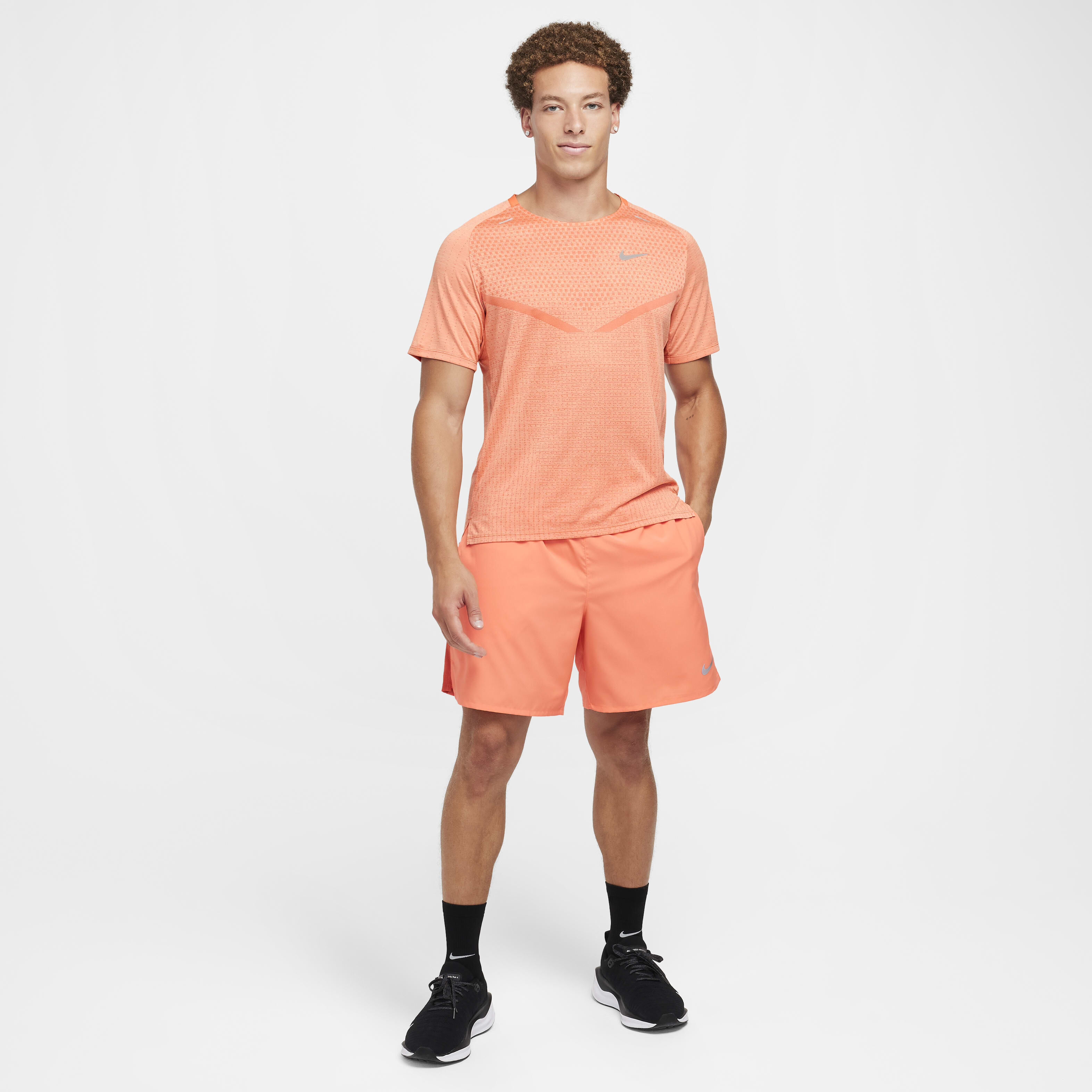 نايكي تشالنجر image number 6