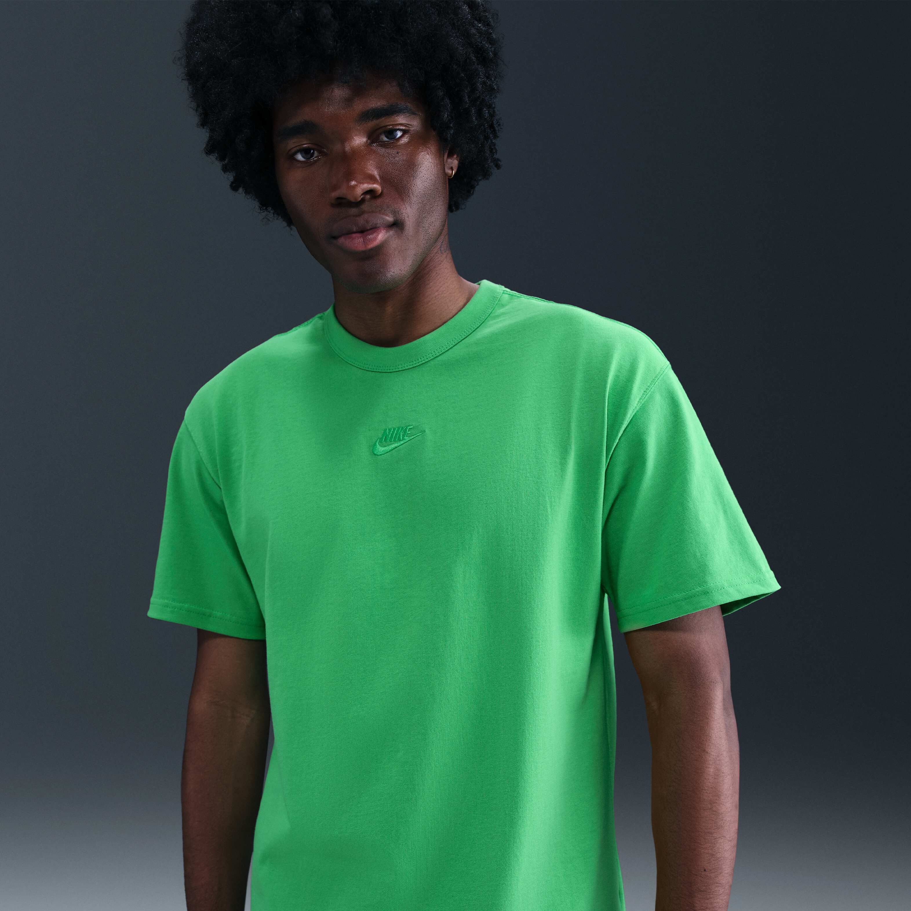dark green nike t shirt