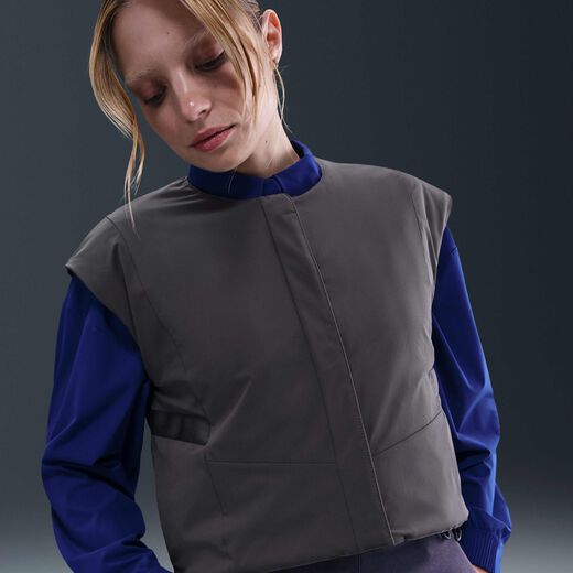 جاكيتات بأكمام وبلا أكمام-نايكي, نايكي 24.7 بيرفكت ستريتش, سترة ثيرما-فت محشوة بمواد صناعية للنساء