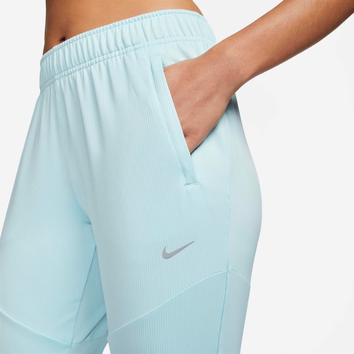Nike Dri-FIT Essential image number 2 Nike Dri-FIT Essential image number 2