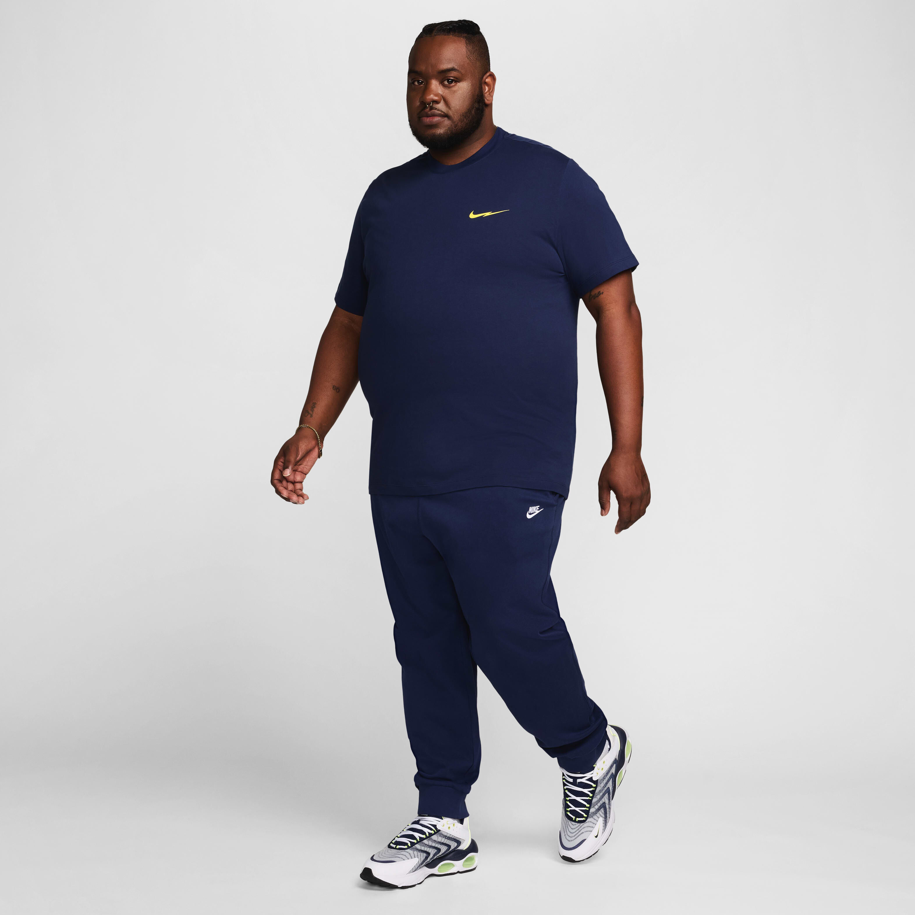 نايكي سبورتسوير image number 9