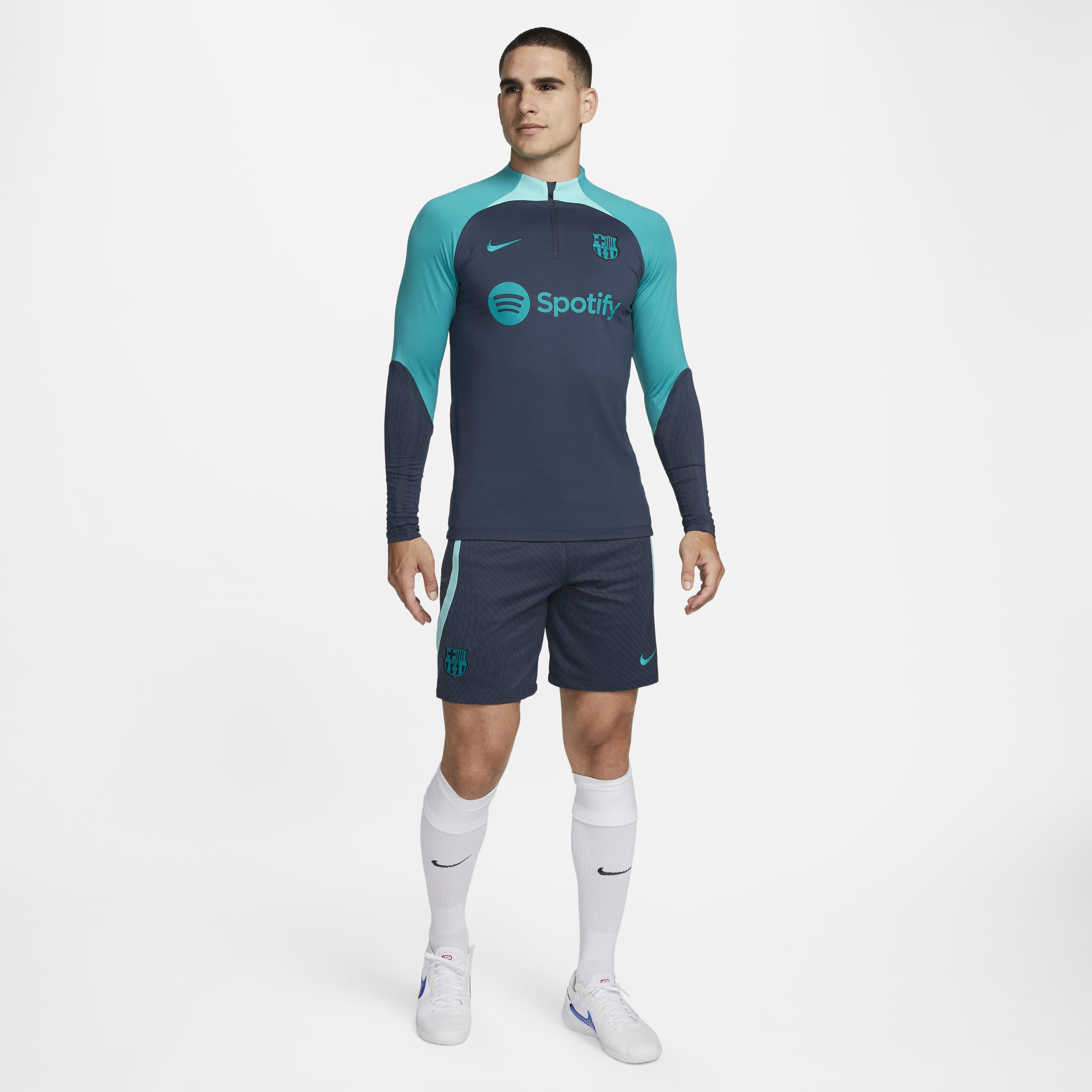 F.C. برشلونة سترايك البديل image number 8