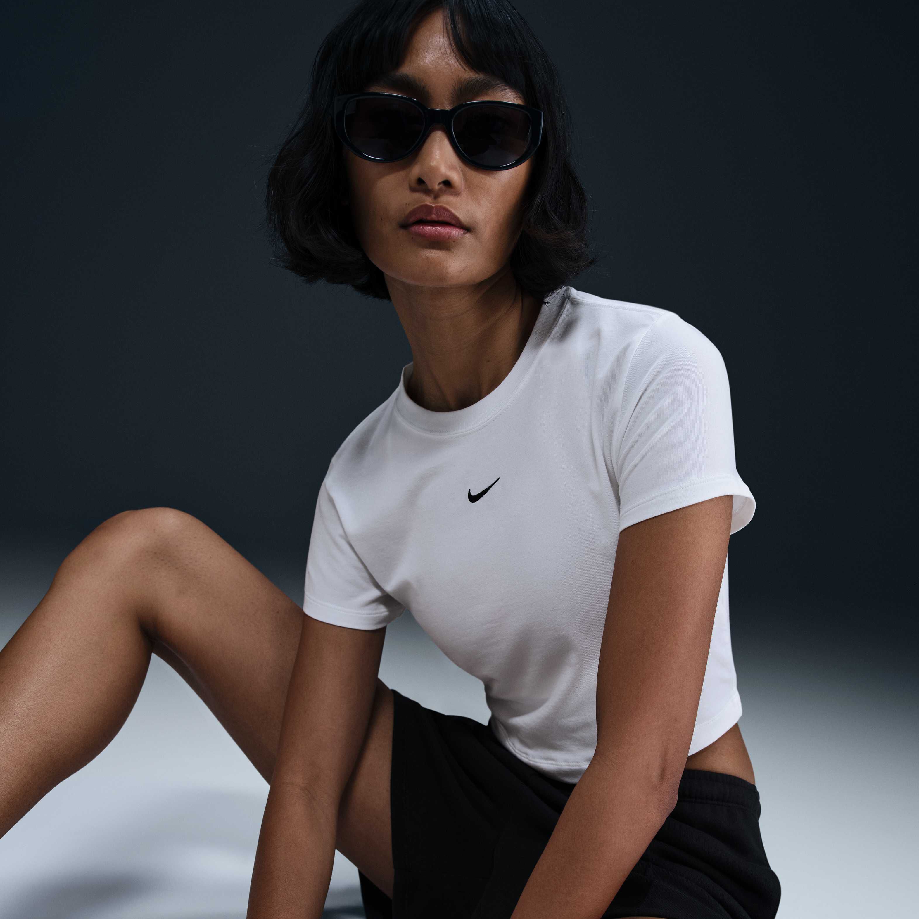 ★★Nike★★ Sportswear Chill Knit Crop T-shirt W Black Whit Nike Sportswear Women's Chill Knit Cropped T-Shirt Black