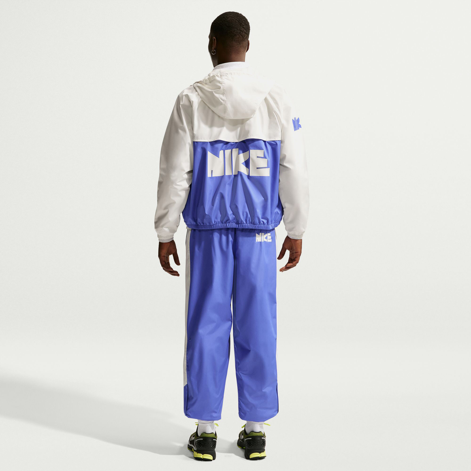 Nike Windrunner image number 1