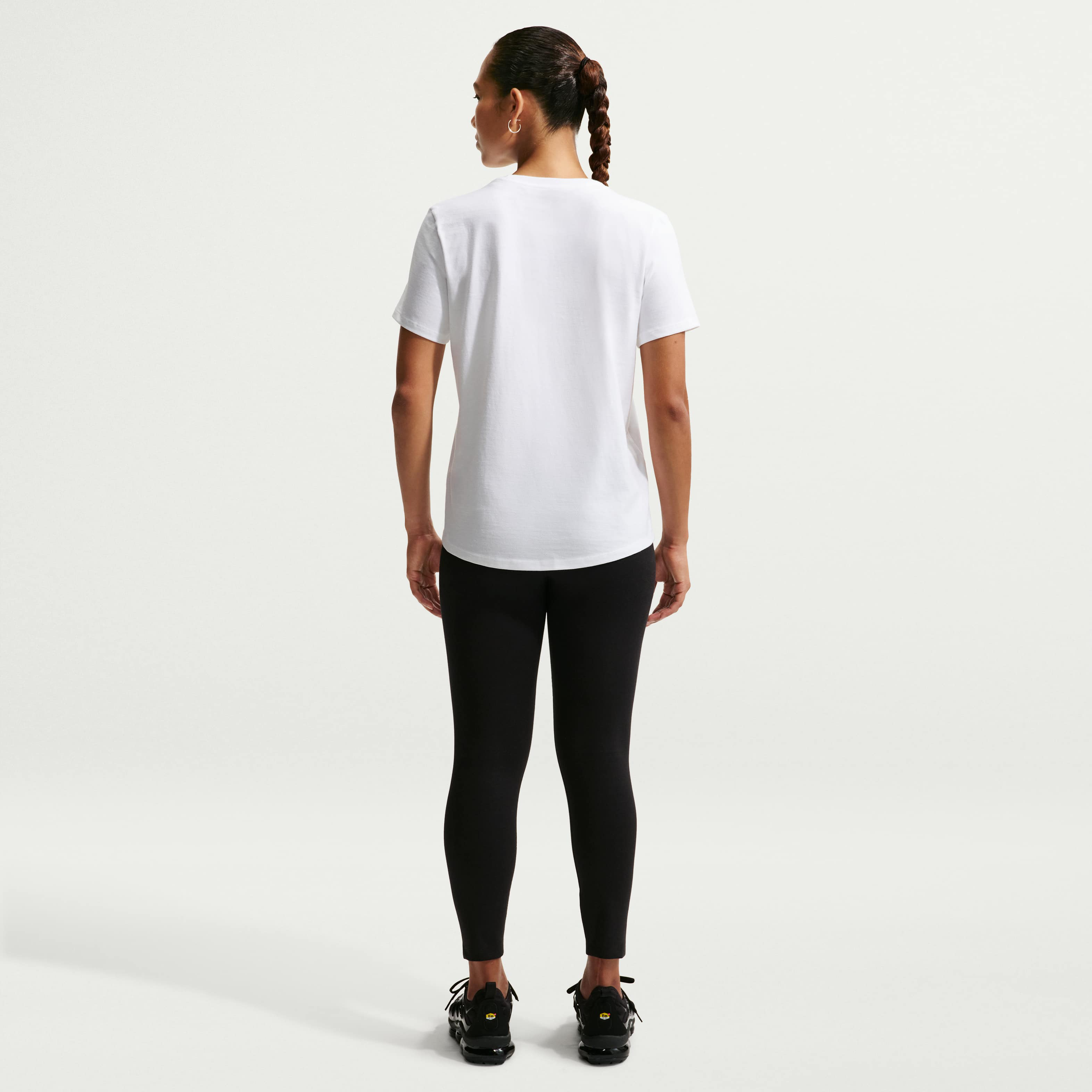 Nike Sportswear Club Essentials image number 4