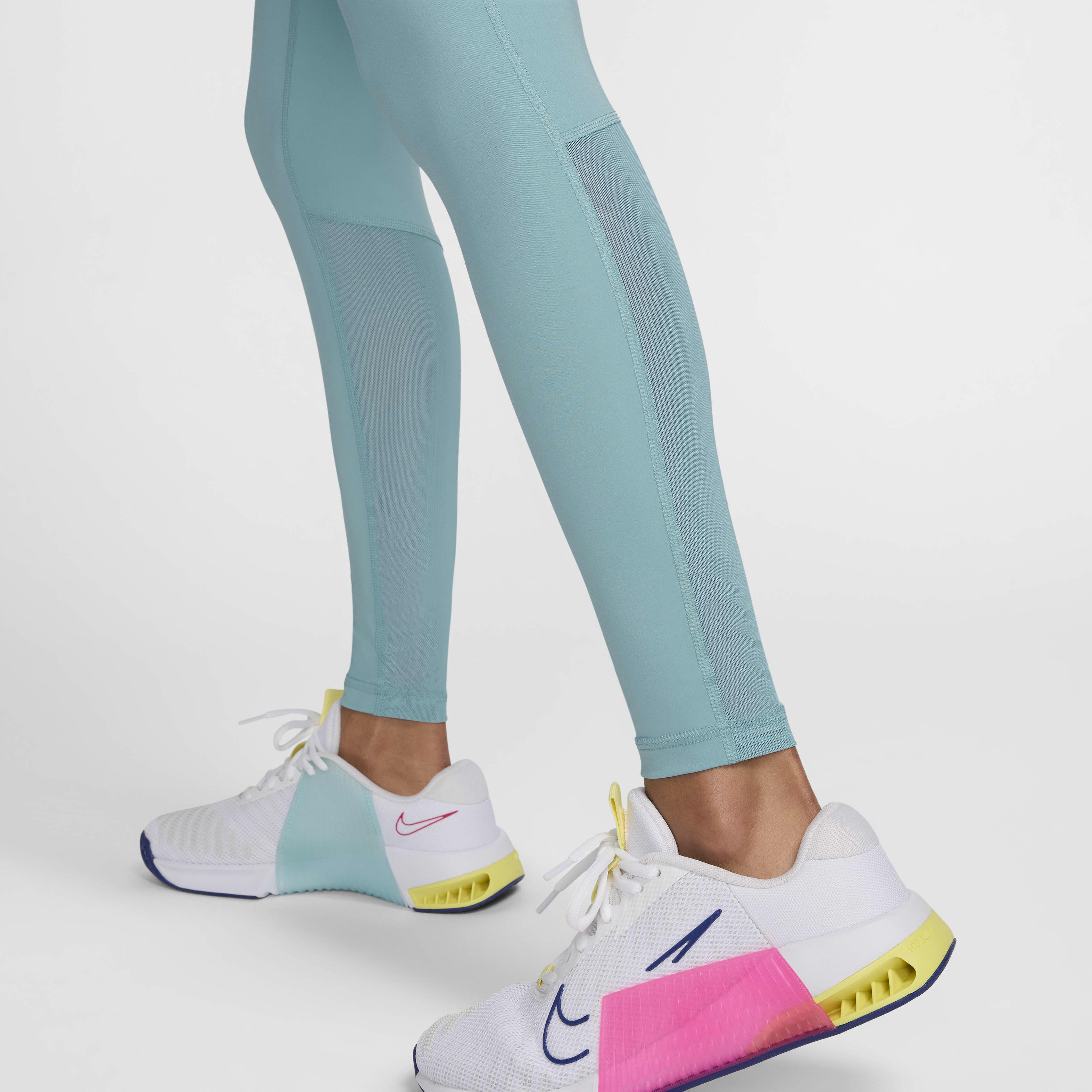 Nike Pro image number 4