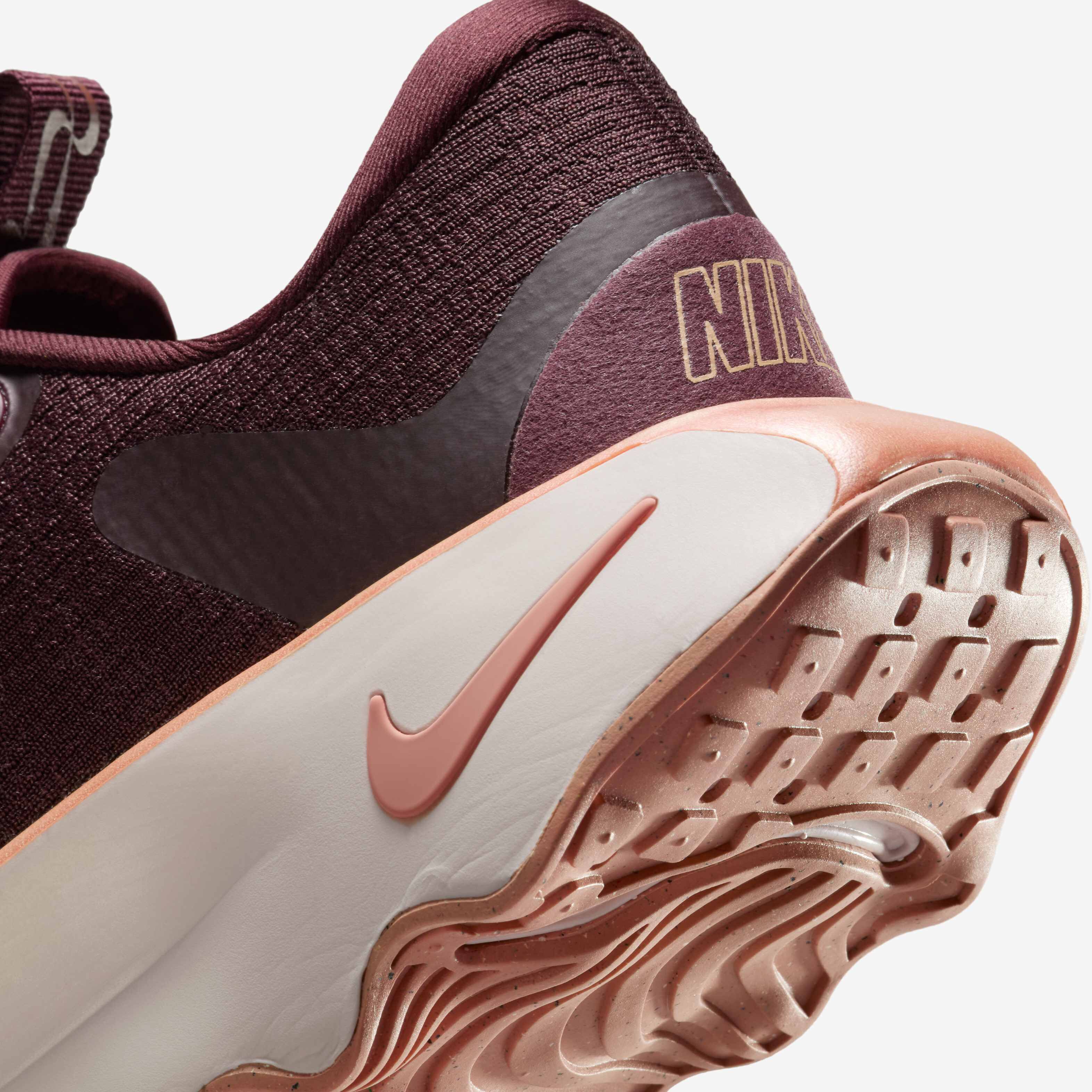 نايكي موتيفا image number 7