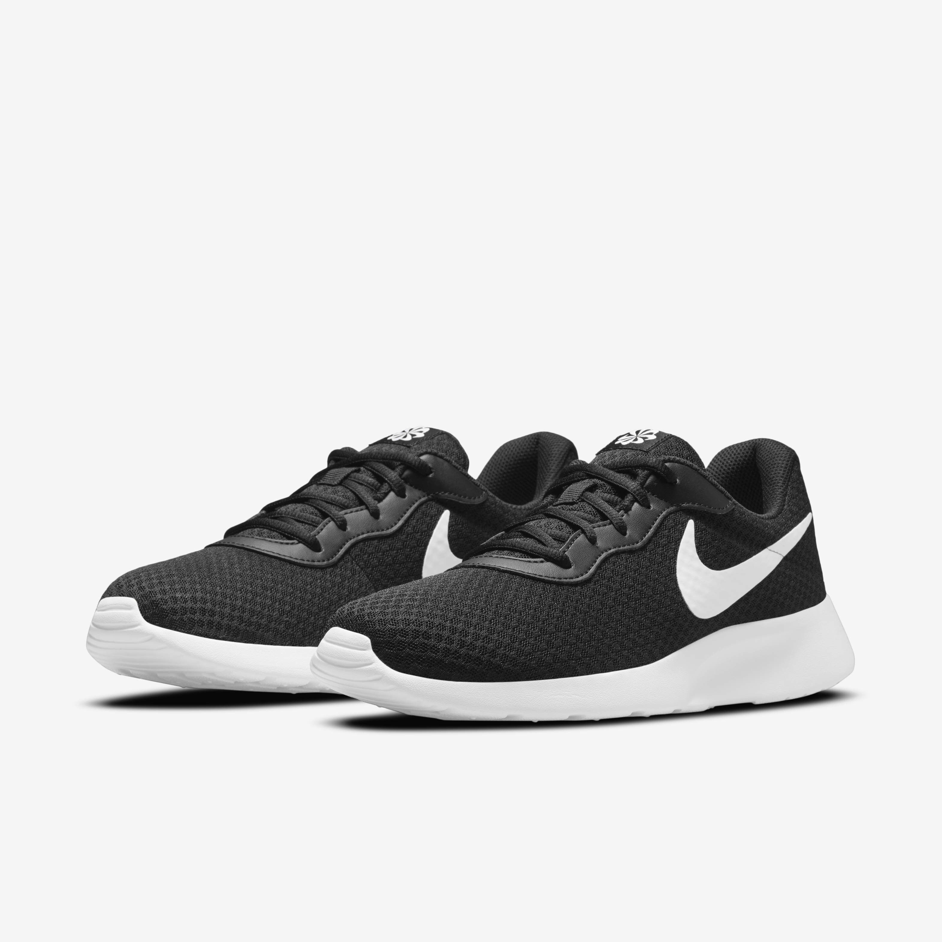 Buy Nike Tanjun Men s Shoes Nike Kuwait Official