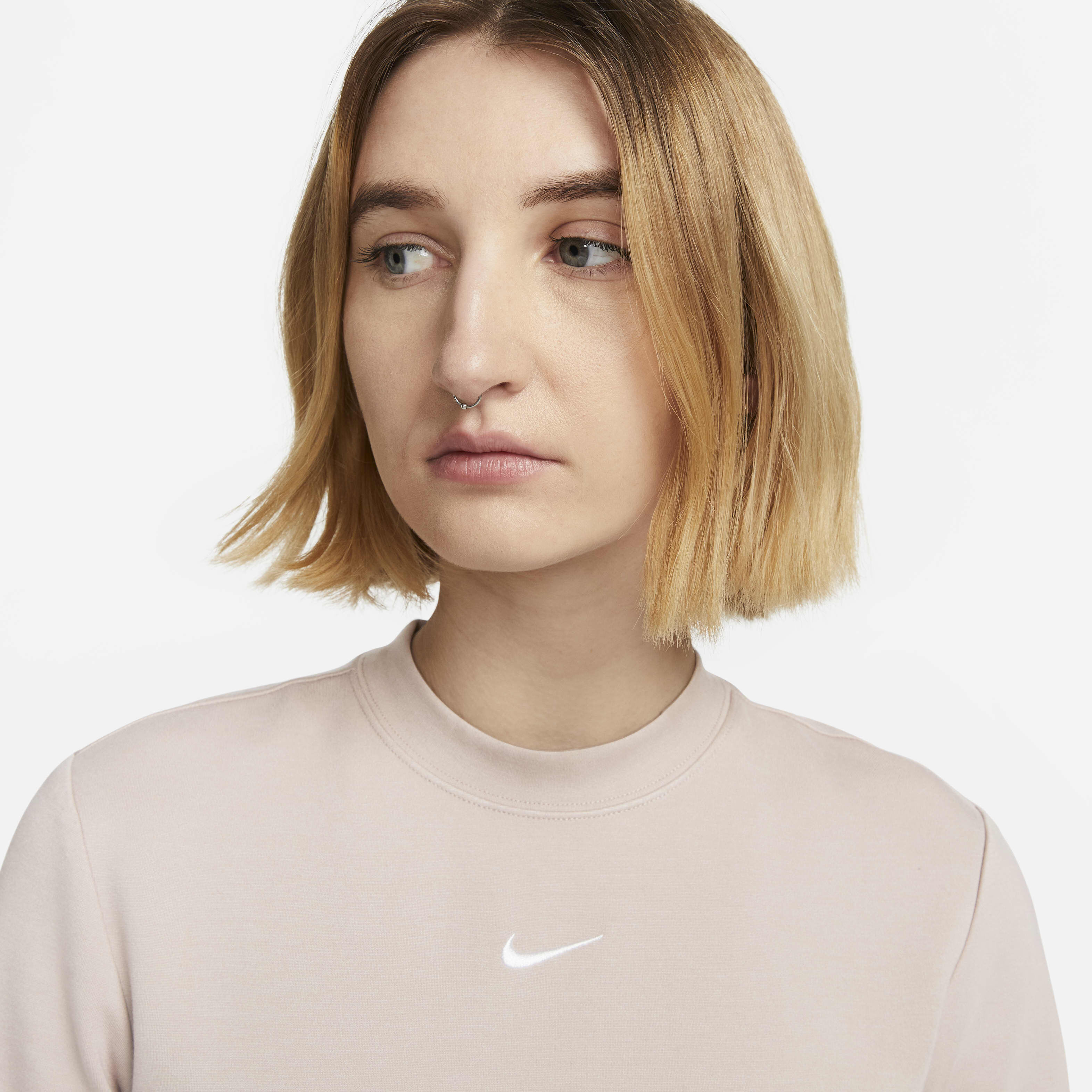 سبورتسوير ايسنشال فستان ميدي للنساء image number 2