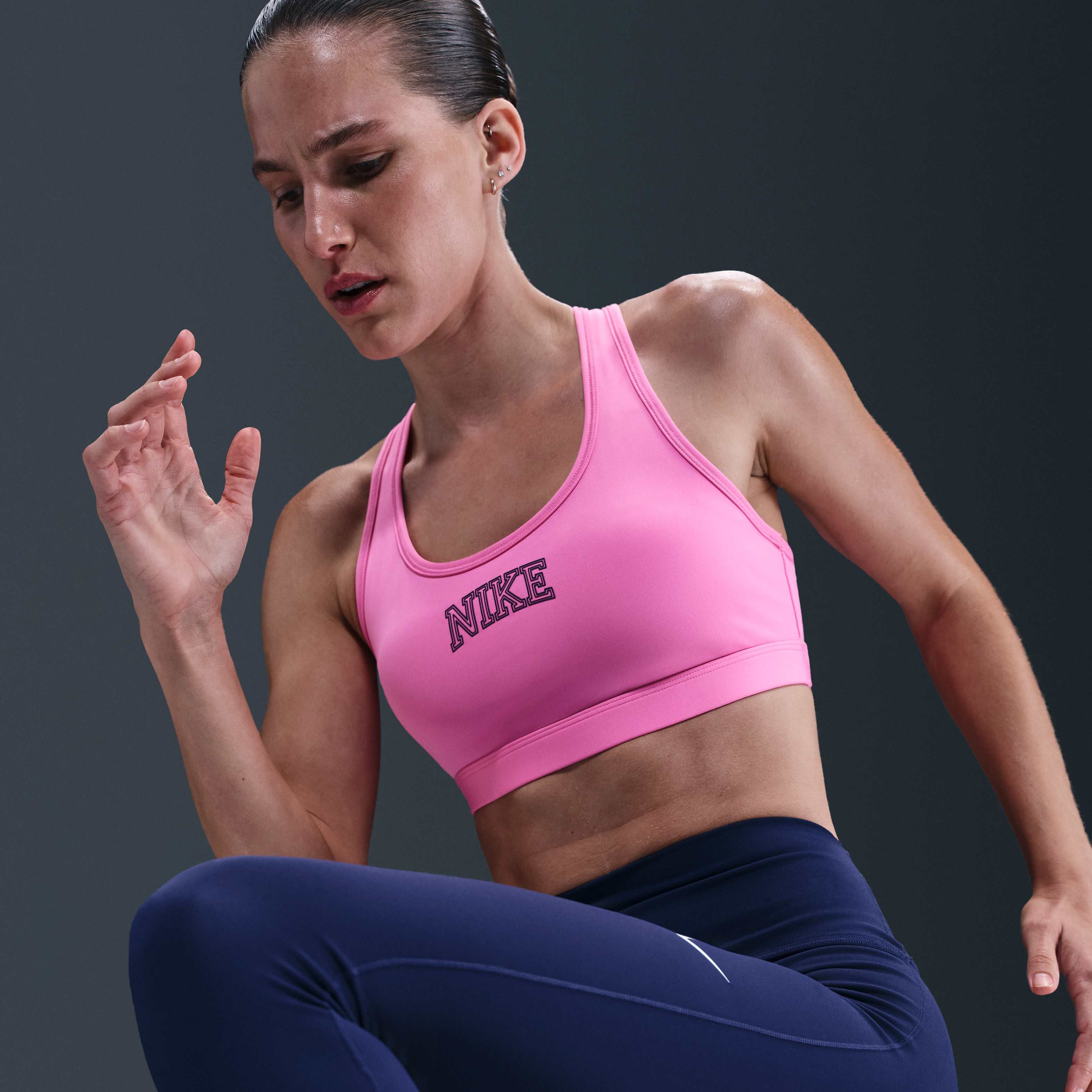 Nike Swoosh Medium-Support image number 2