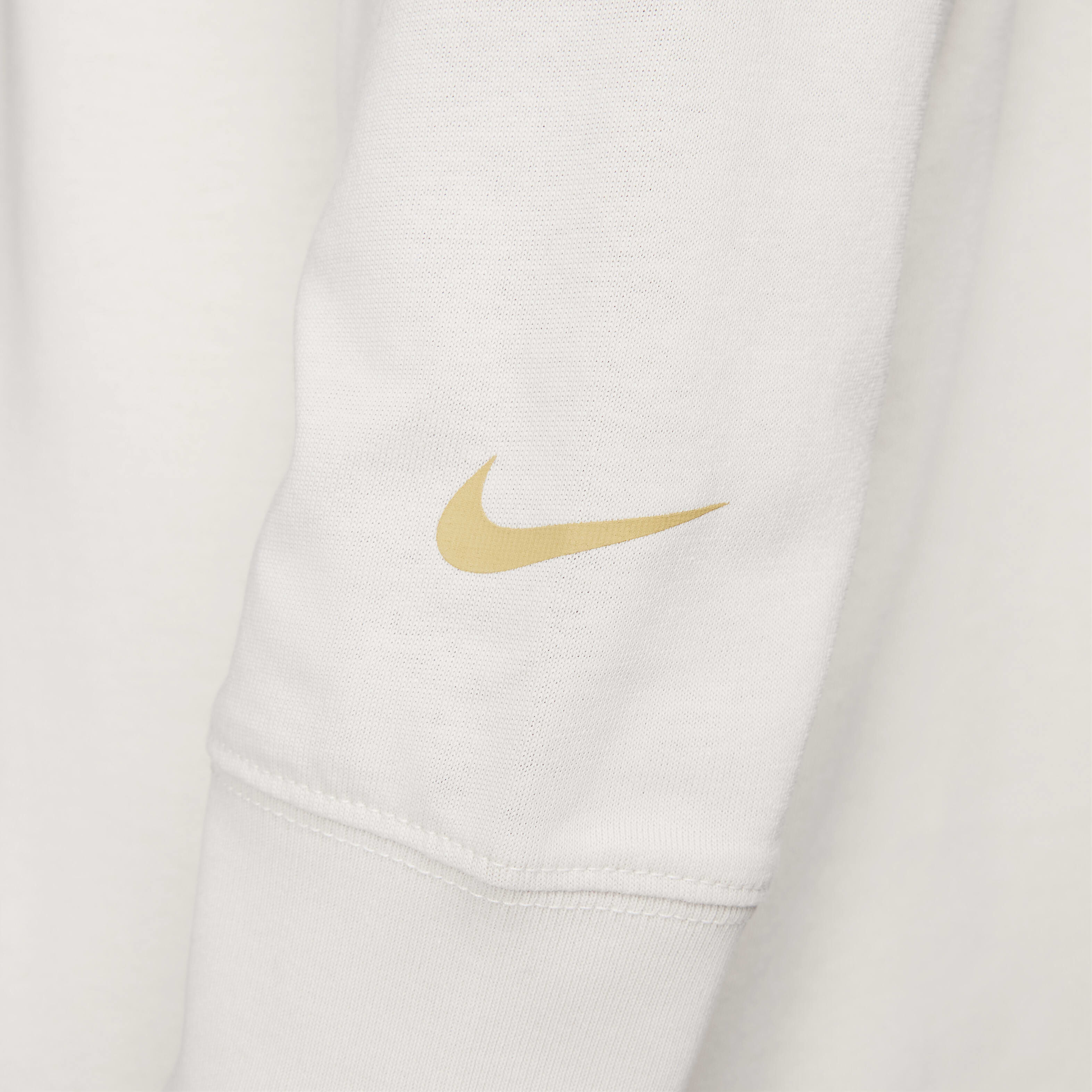 LeBron x Liverpool F.C. image number 6