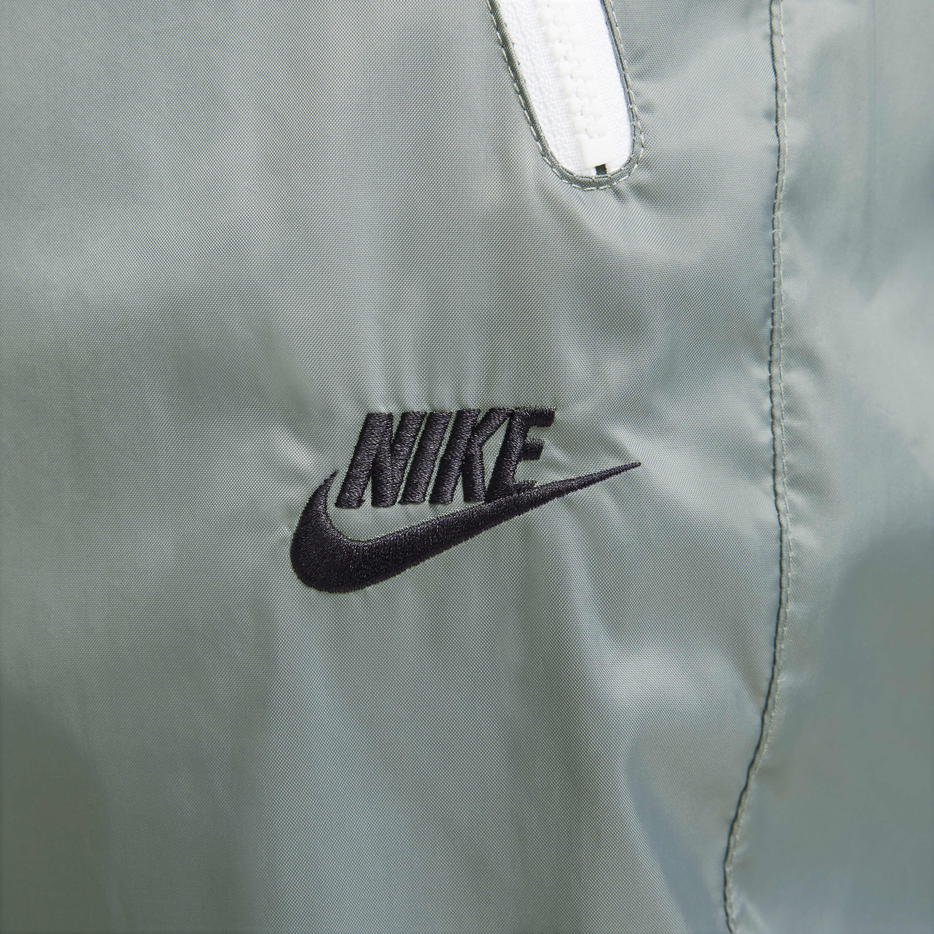 Nike Windrunner image number 11