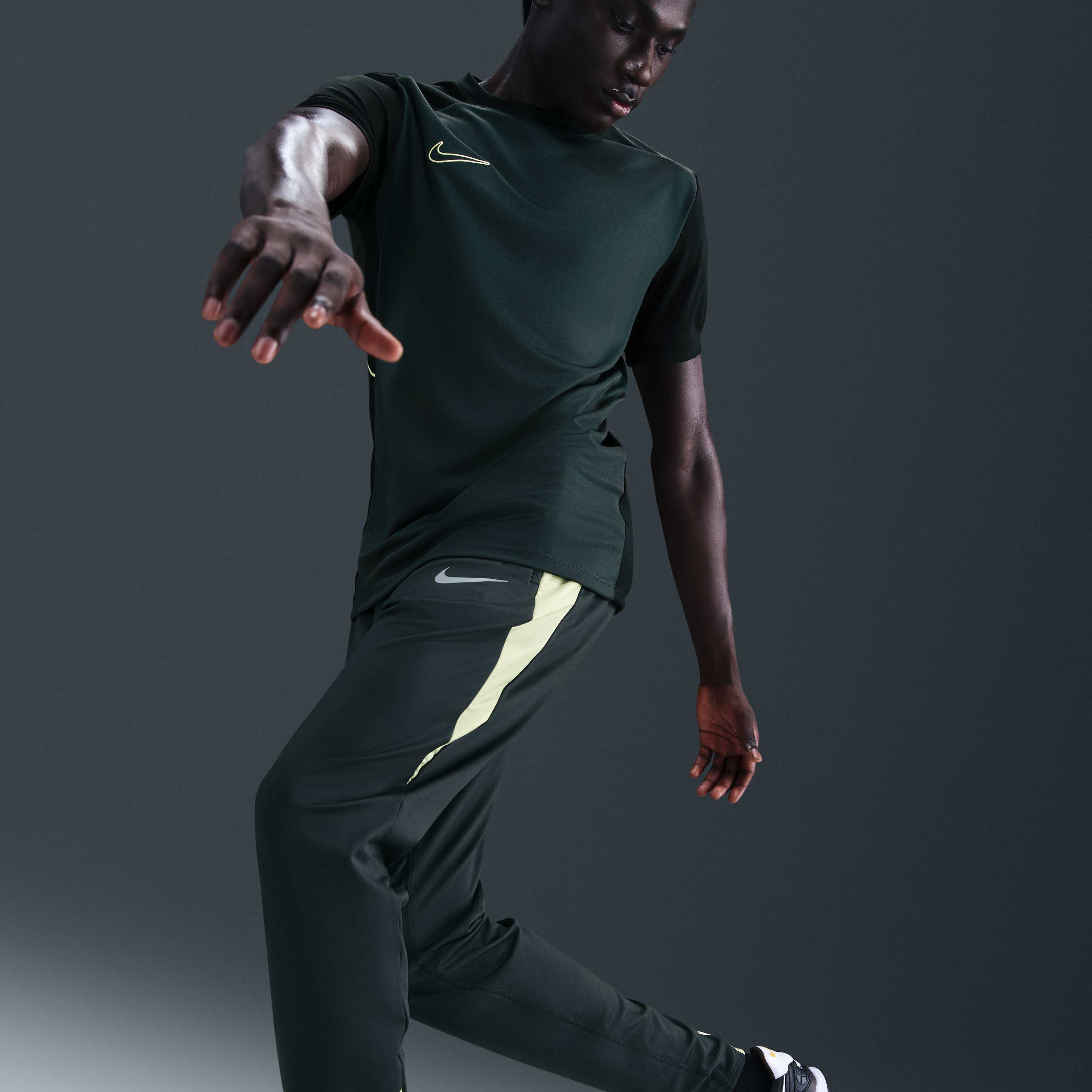 Nike Strike image number 4