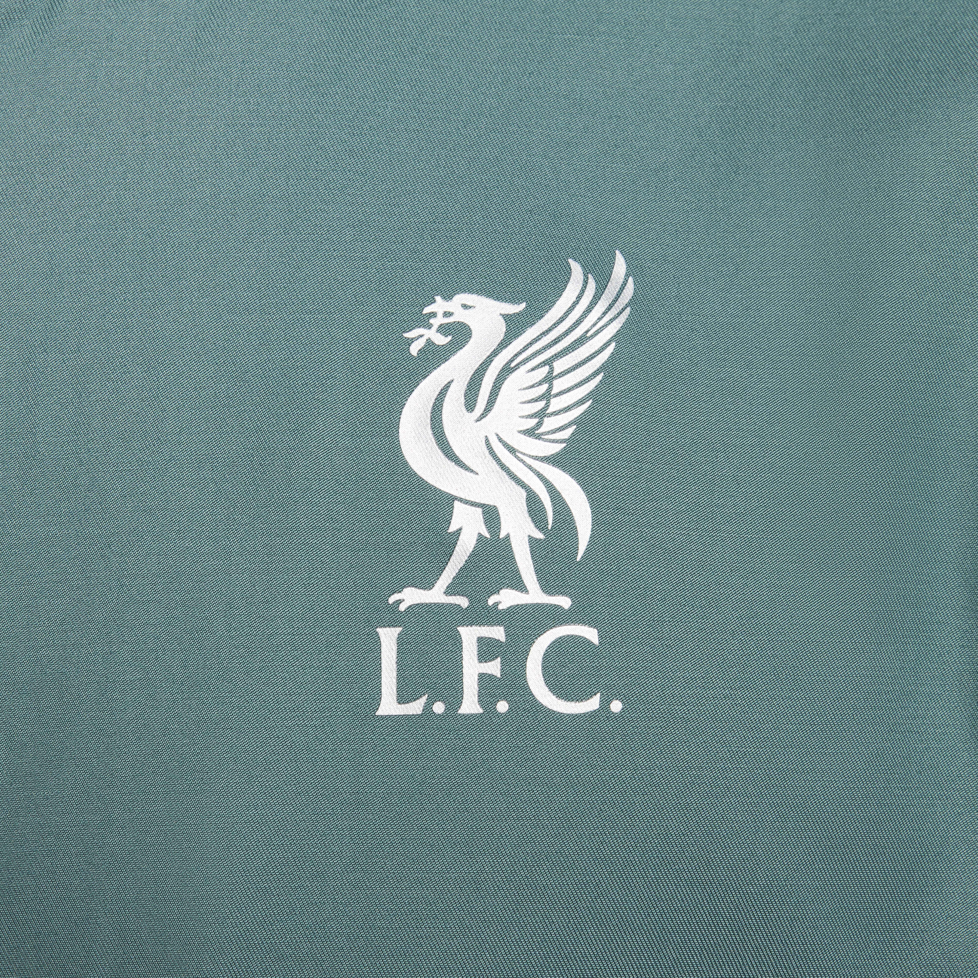 Liverpool F.C. Sport Essentials image number 4