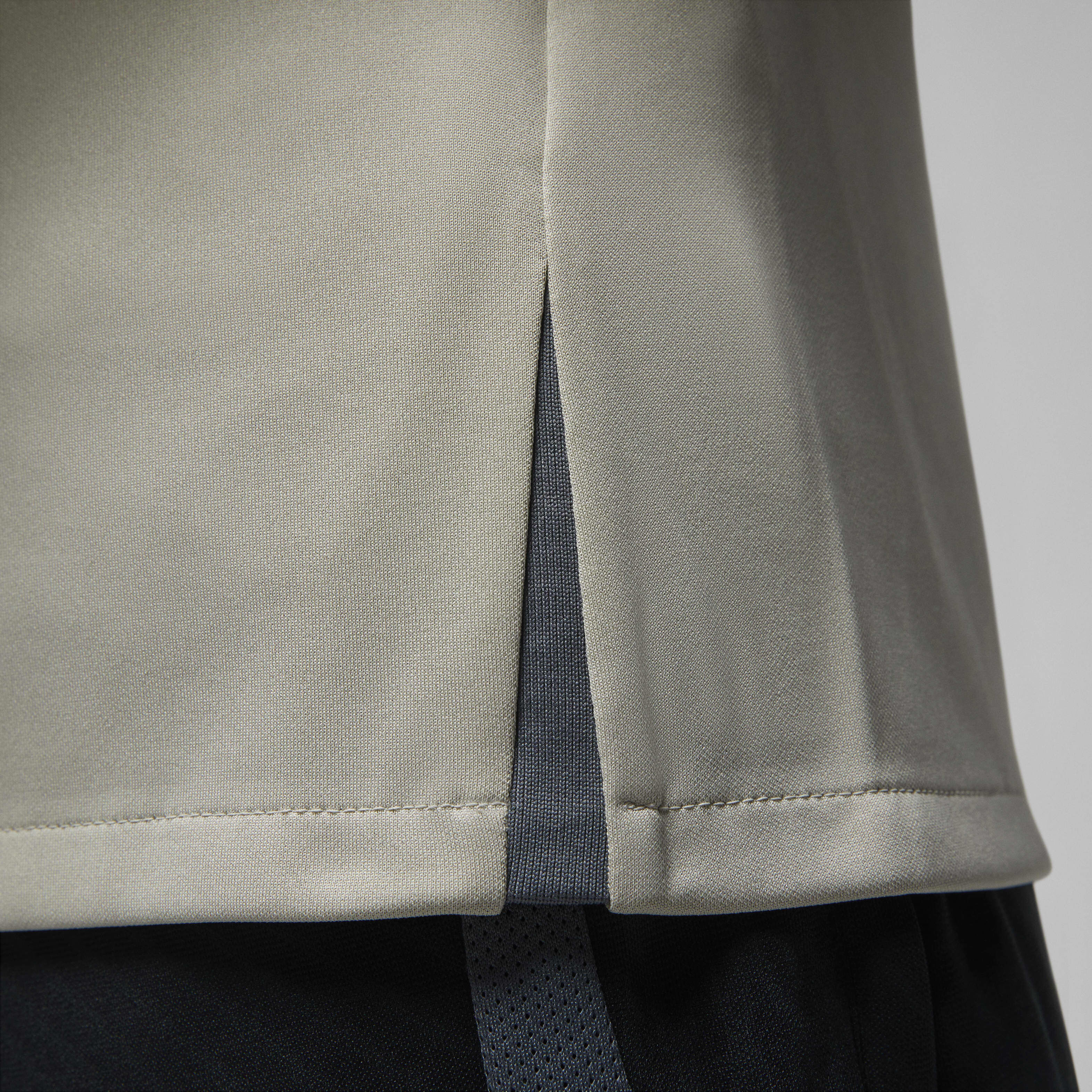 Paris Saint-Germain Strike Third image number 5