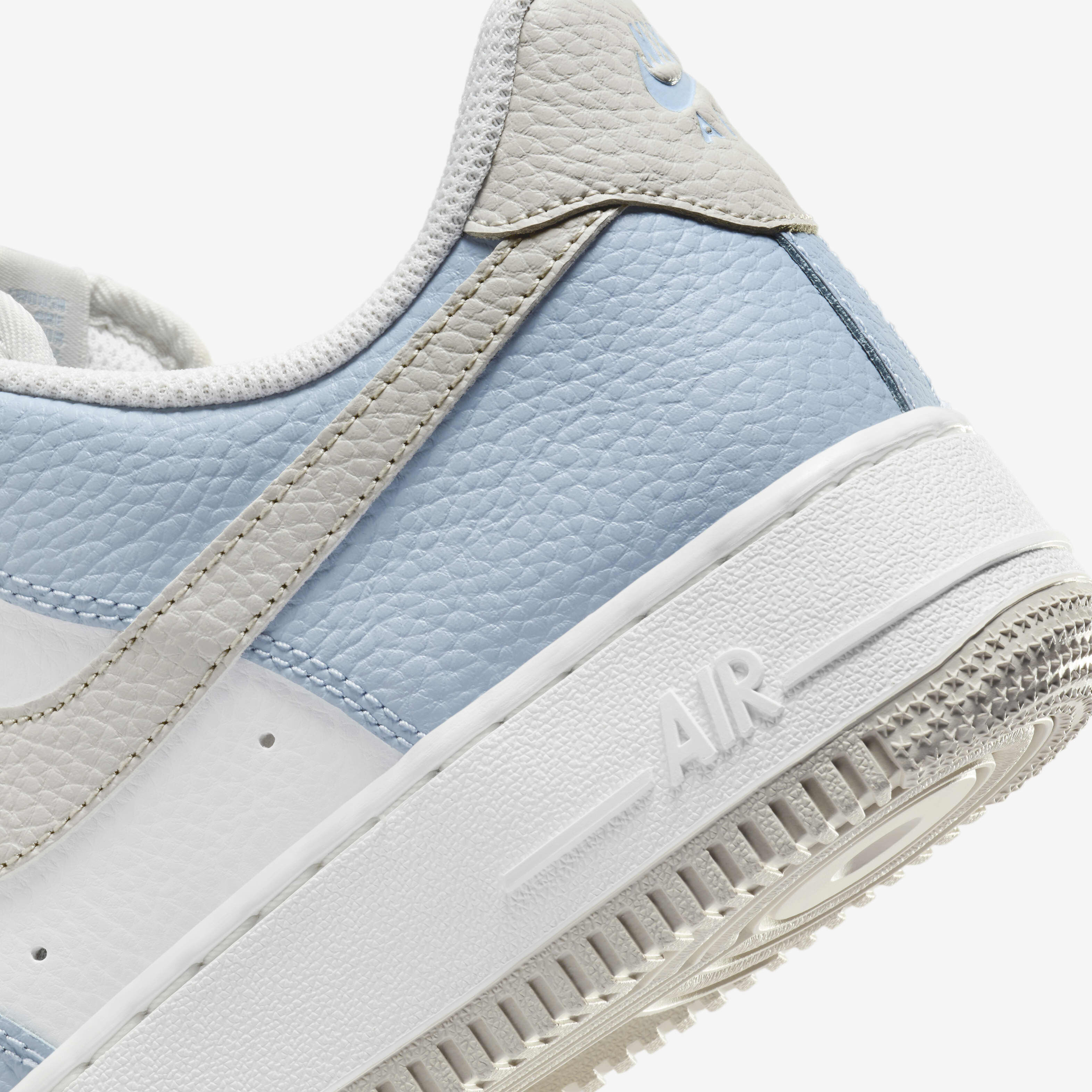 Nike air force 1 7 white light blue hot sale
