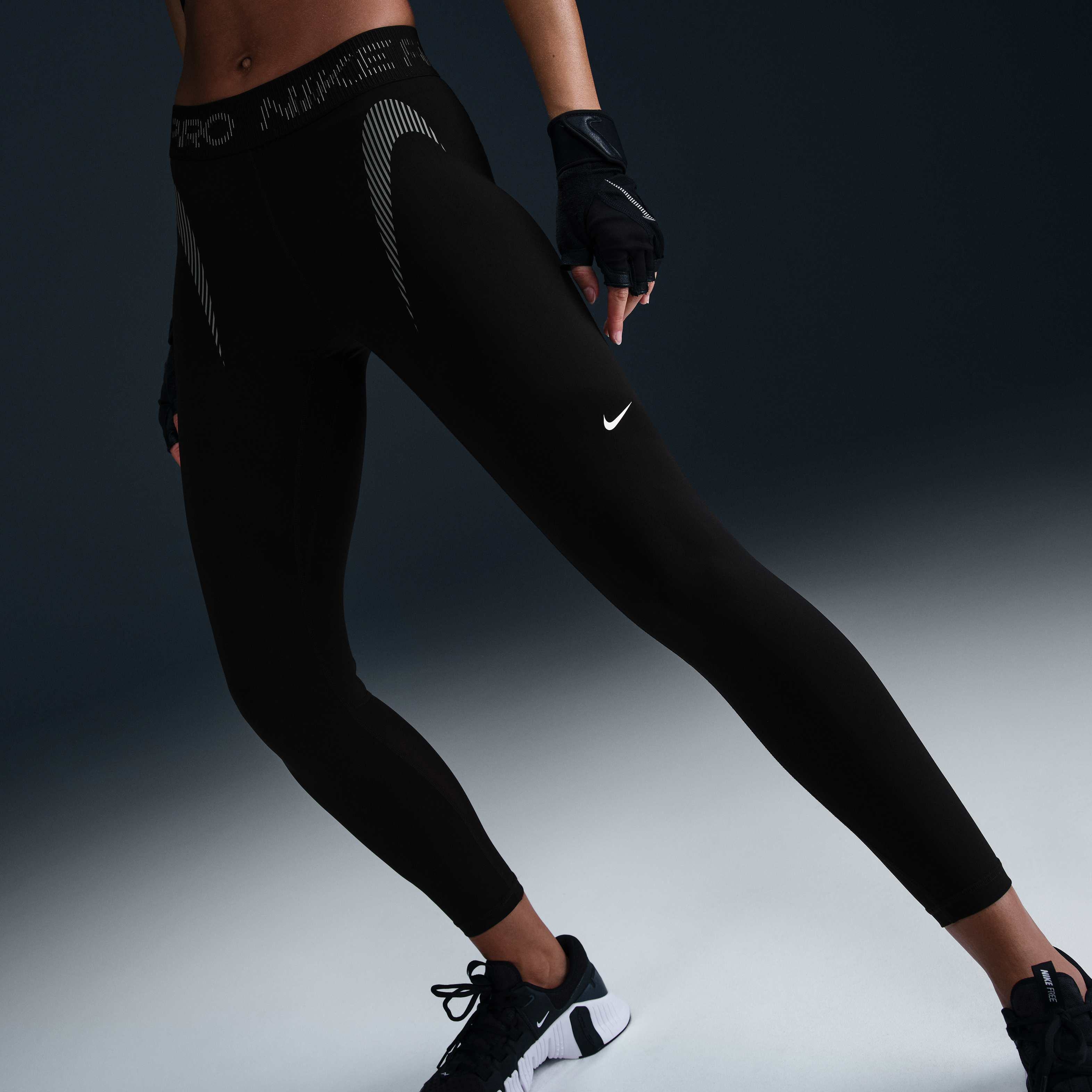 Nike Pro image number 1