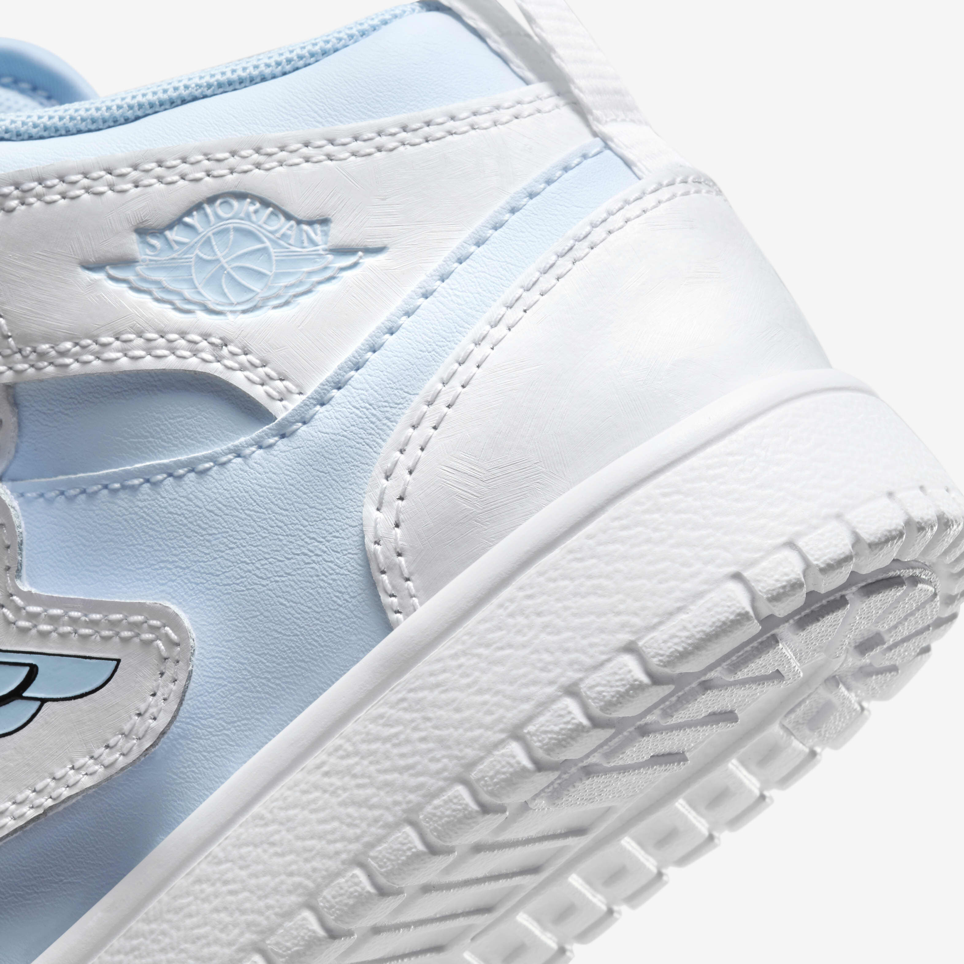 Sky Jordan 1 image number 7