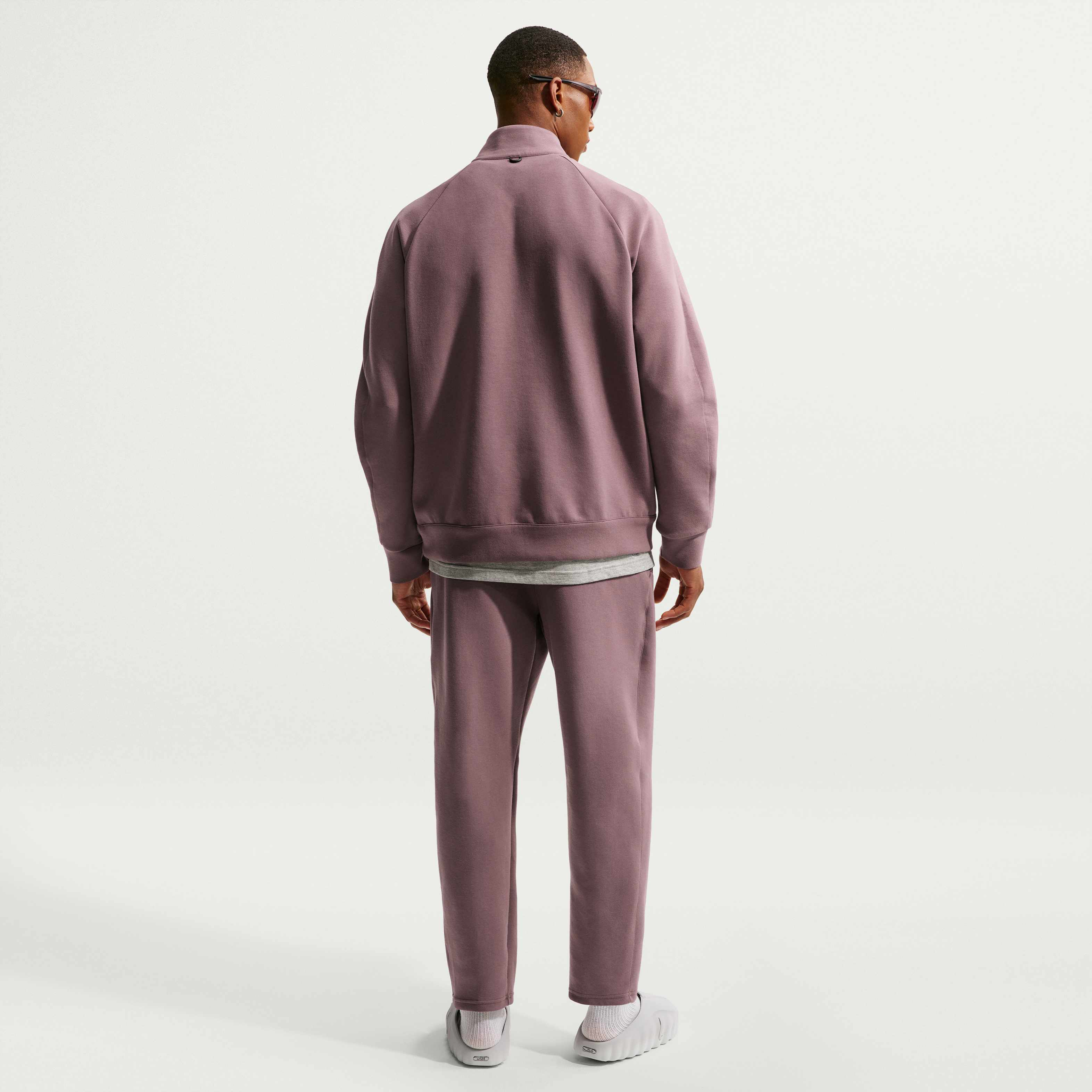 نايكي 24.7 امبوسبلي سوفت image number 4