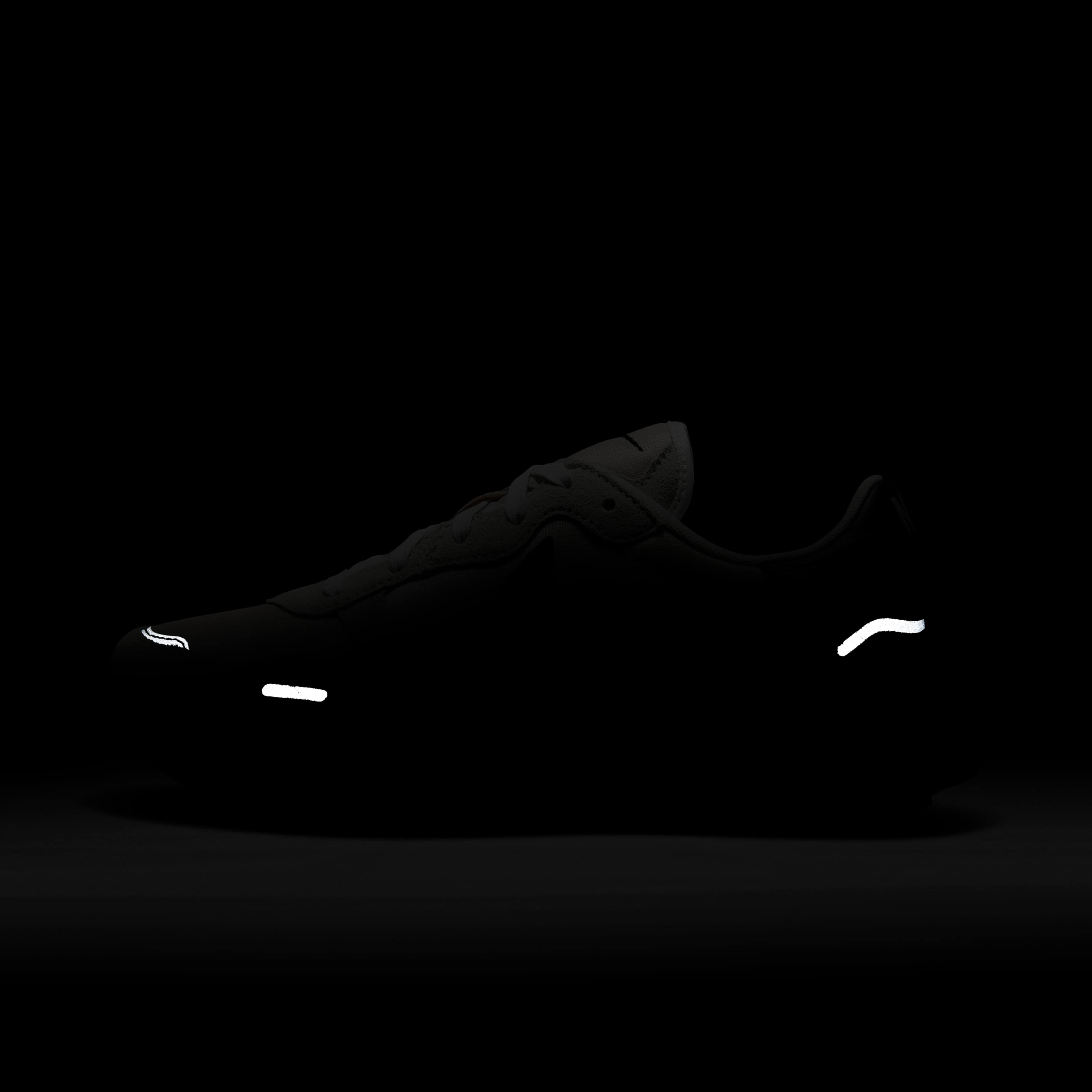 نايكي فينيكس وافل image number 11