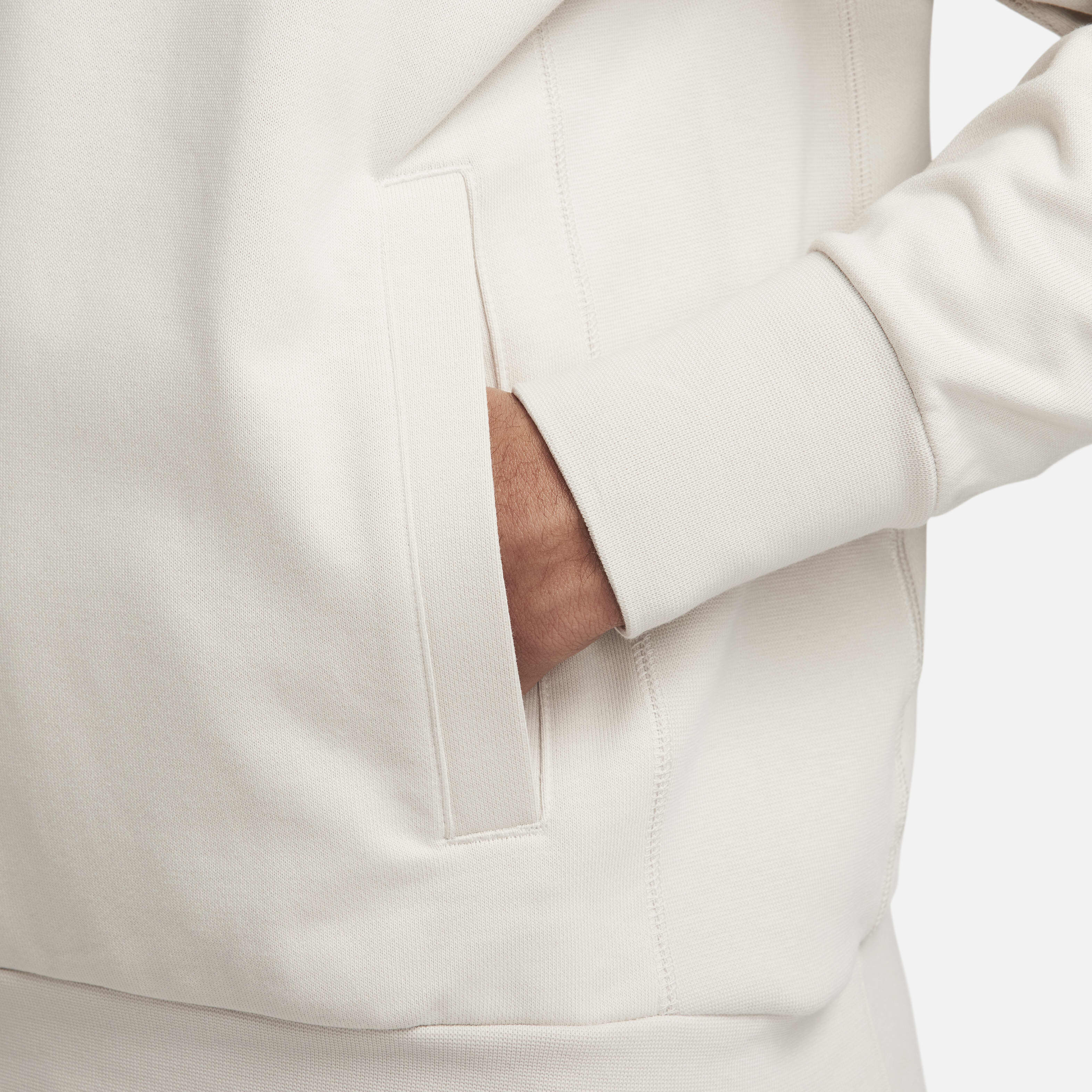 LeBron James x Liverpool F.C. image number 9