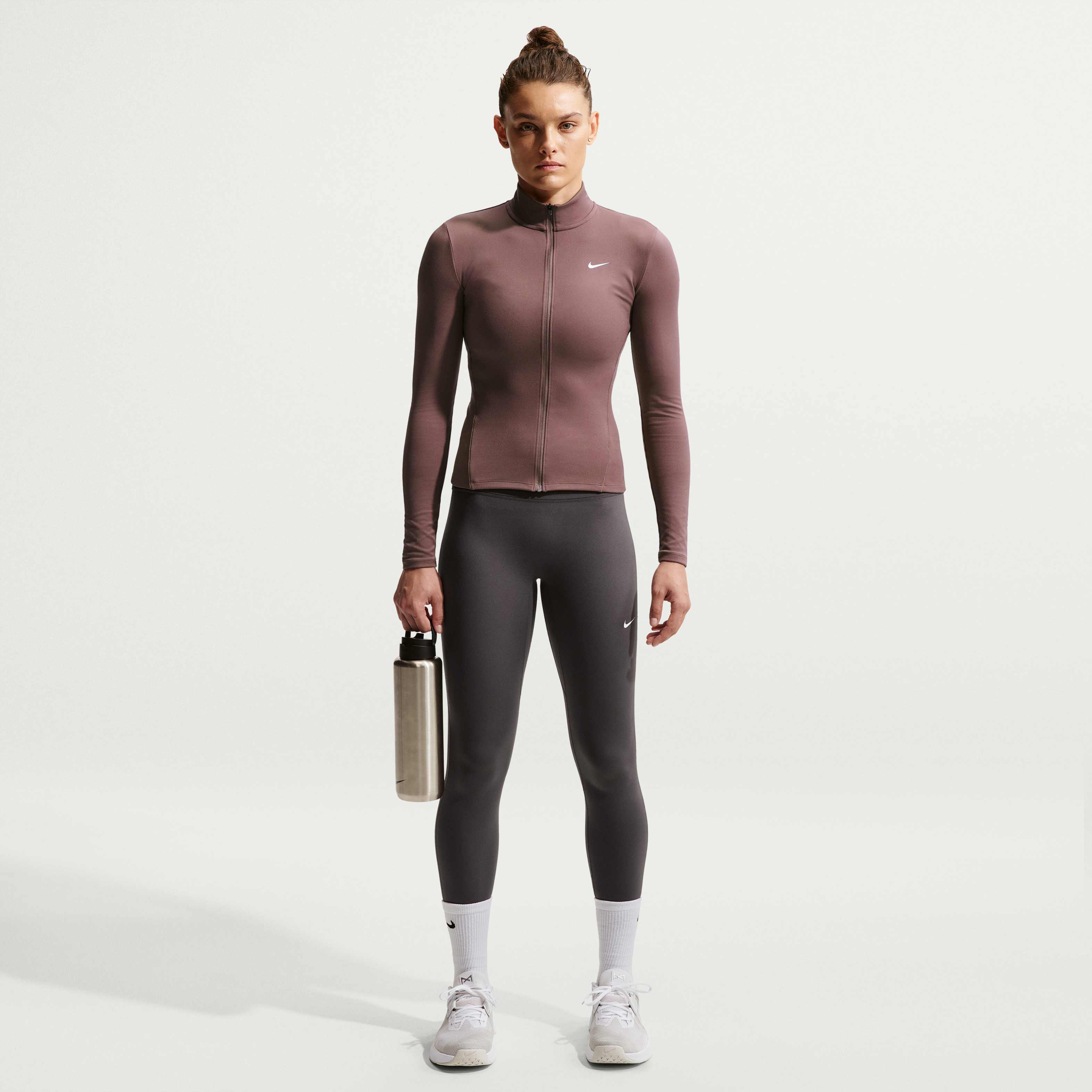 نايكي ون فيتد image number 3