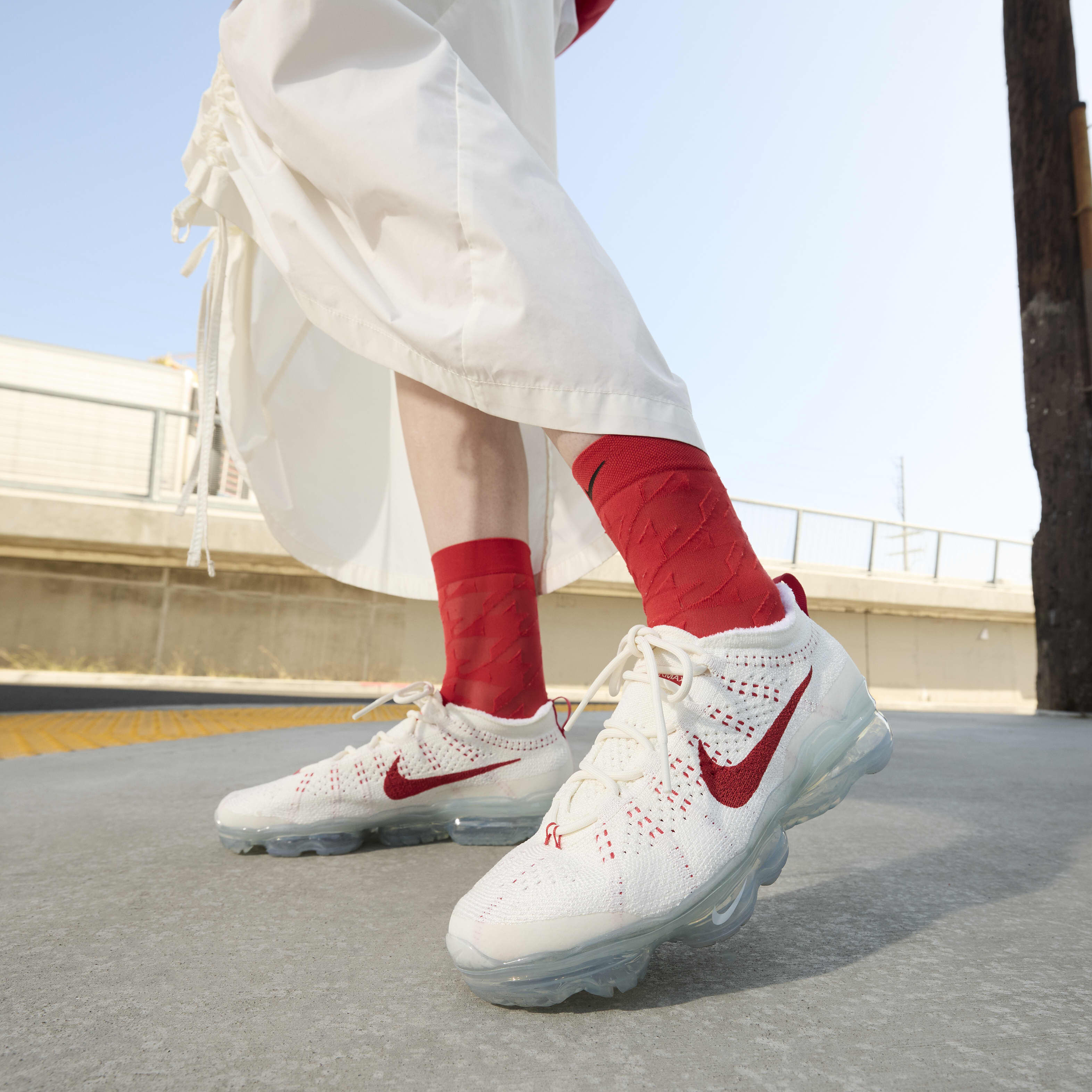 vapormax flyknit white and red