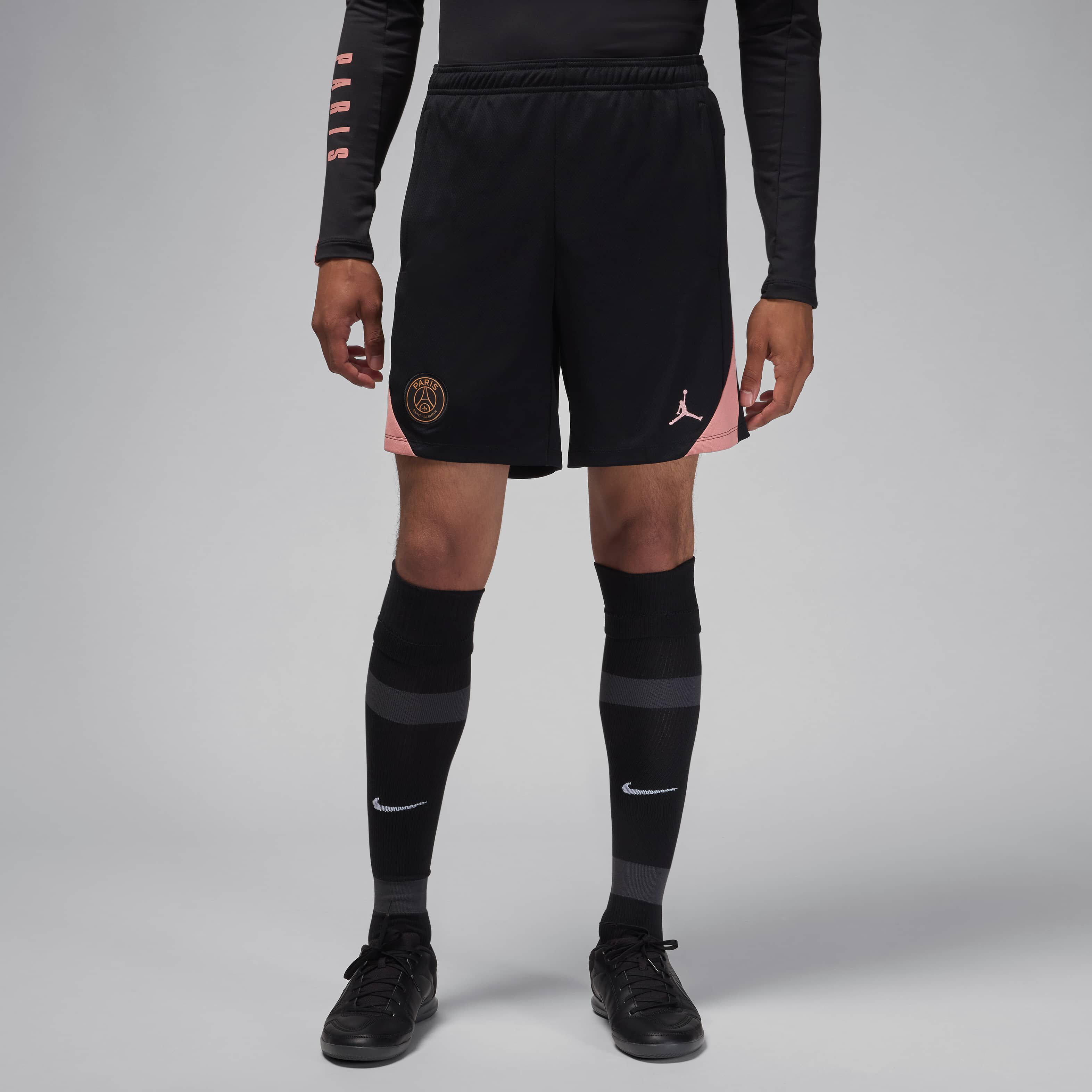 Paris Saint-Germain Strike Third image number 0