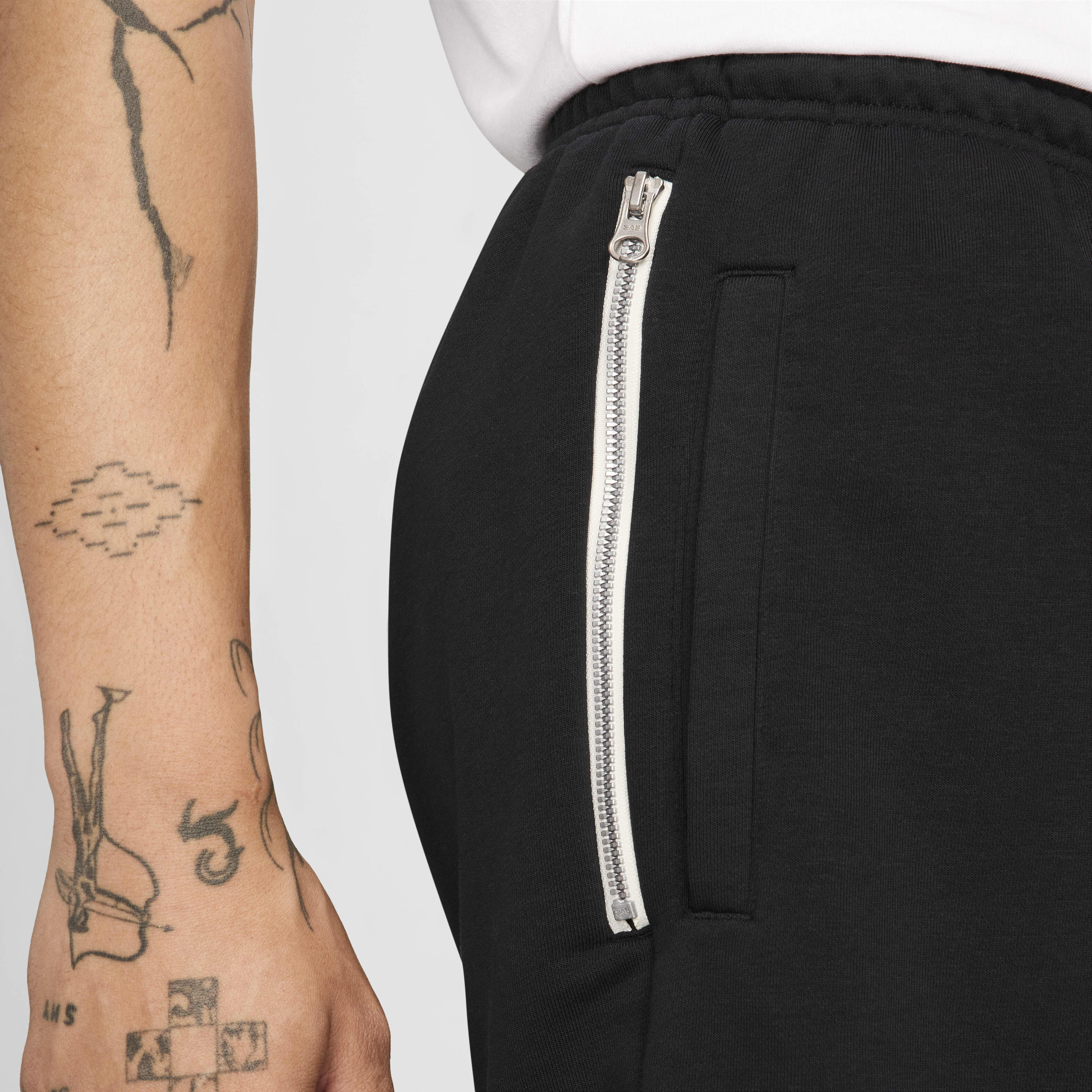 Nike Standard Issue image number 4