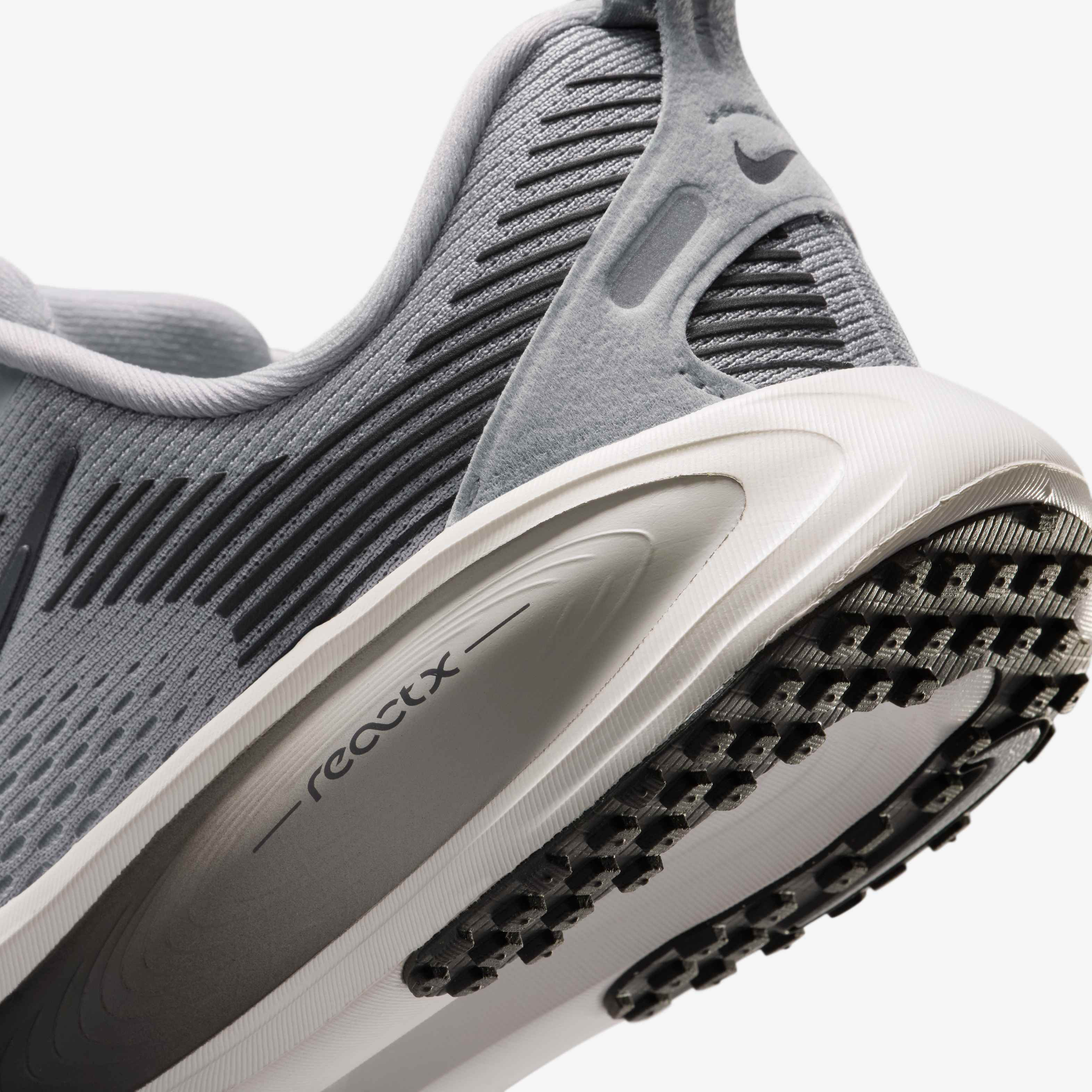 Nike Vomero 18 image number 7