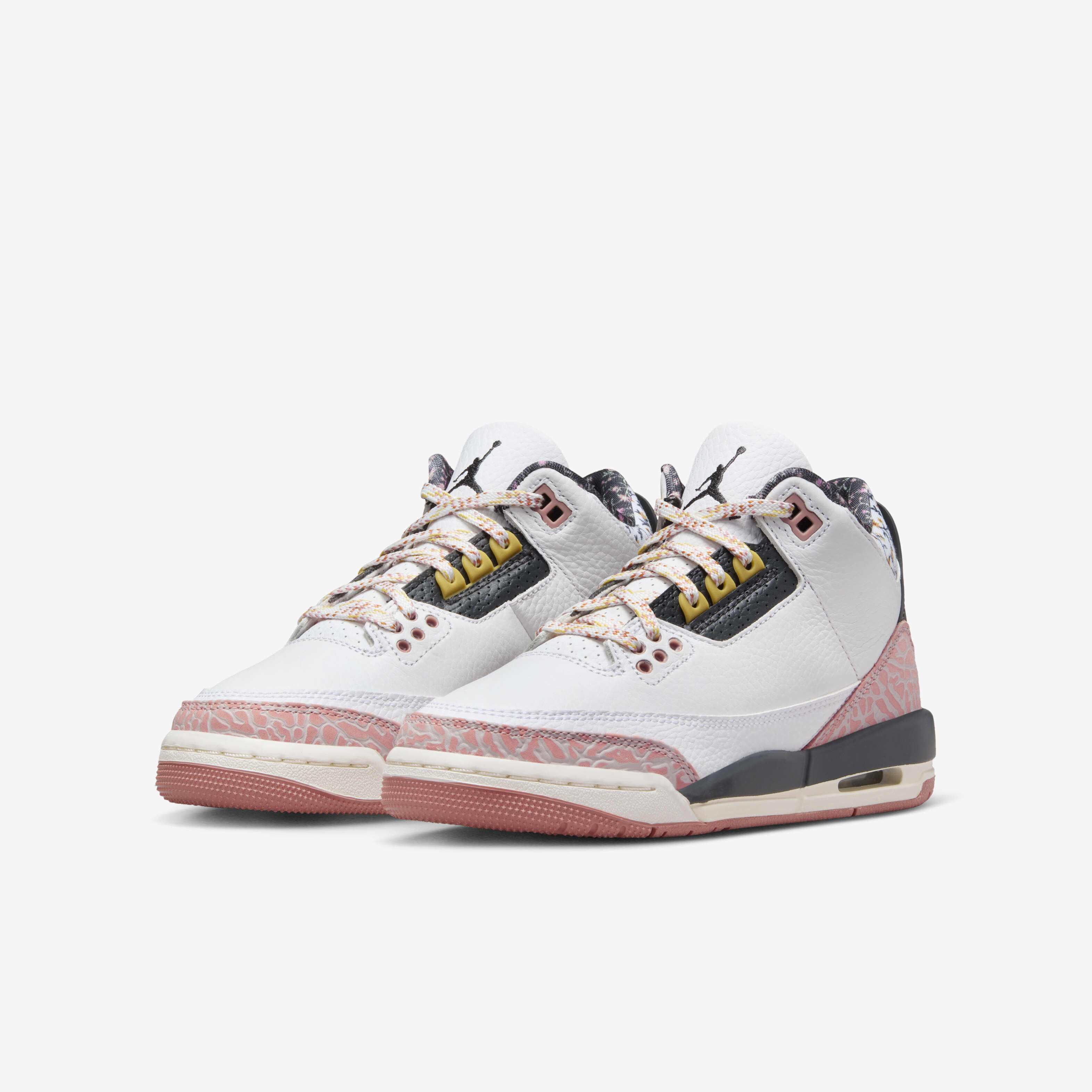 Air Jordan 3 Retro image number 4