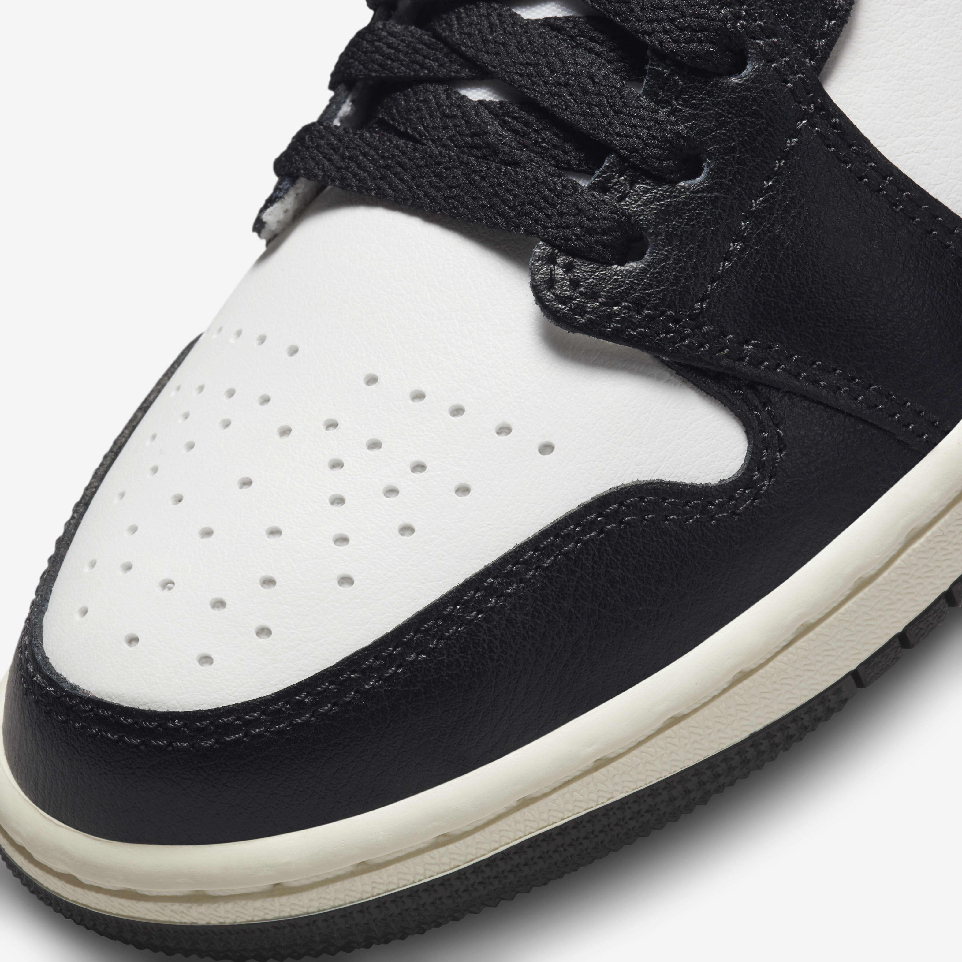 Air Jordan 1 Mid image number 6