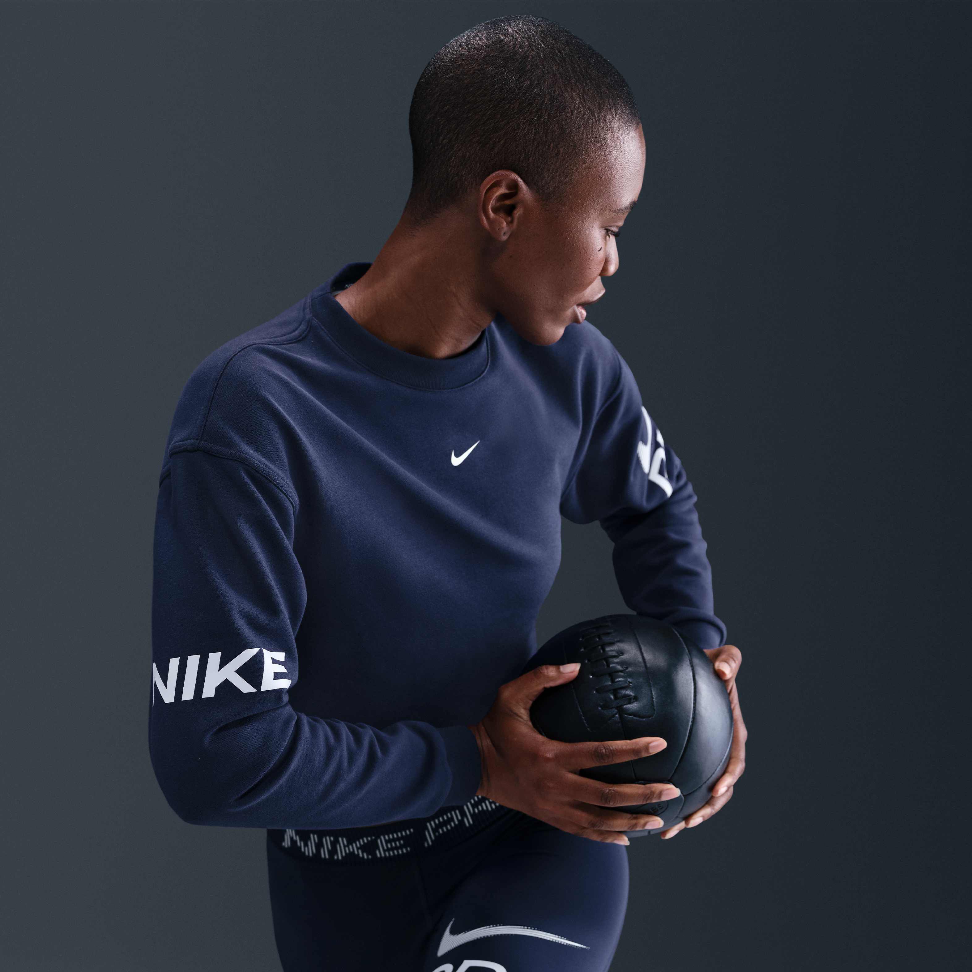 Nike Pro image number 2