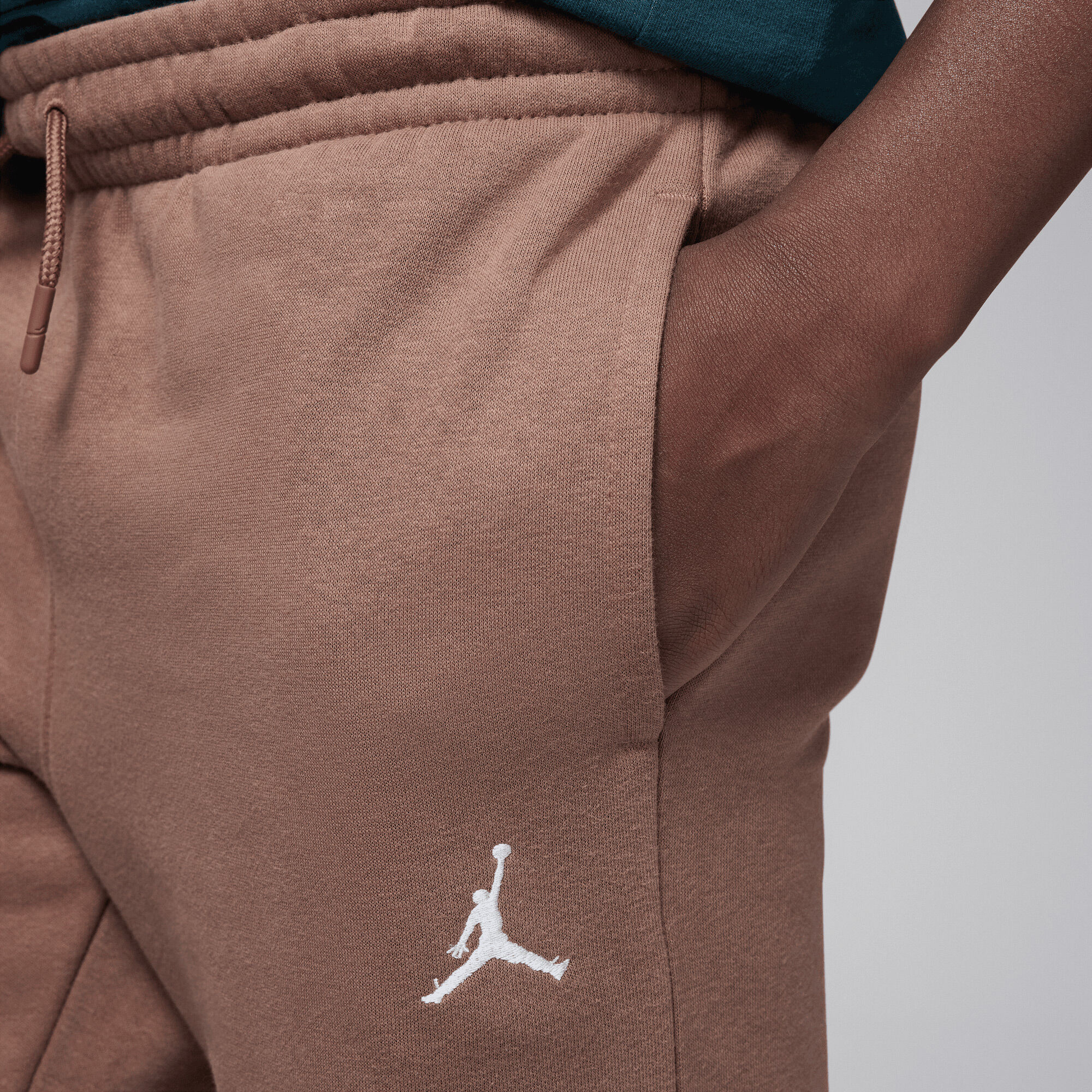 جوردن ام جيه بروكلين فليس ايسنشالز image number 3