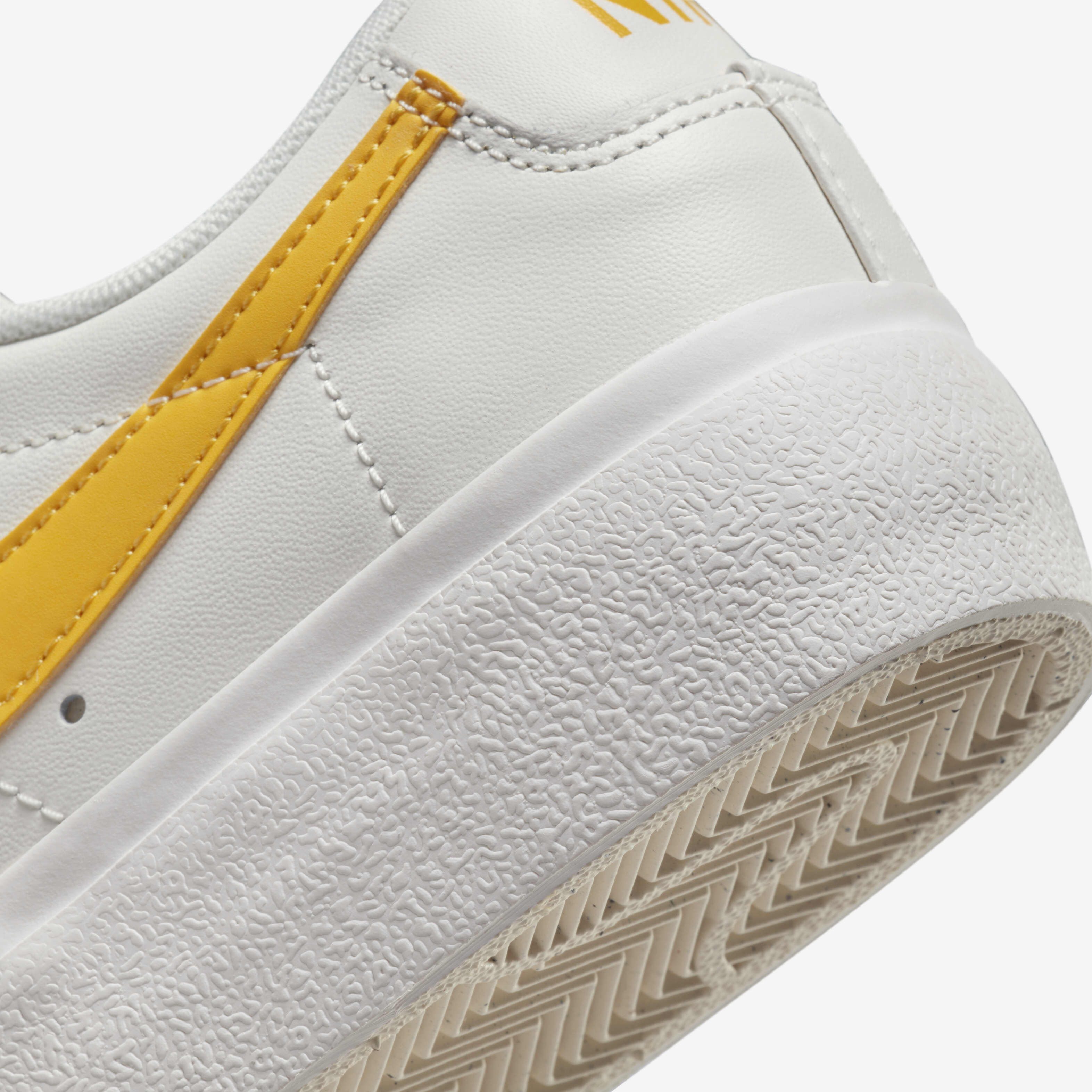 Sb blazer zoom low white  and  gold leather skate shoes top