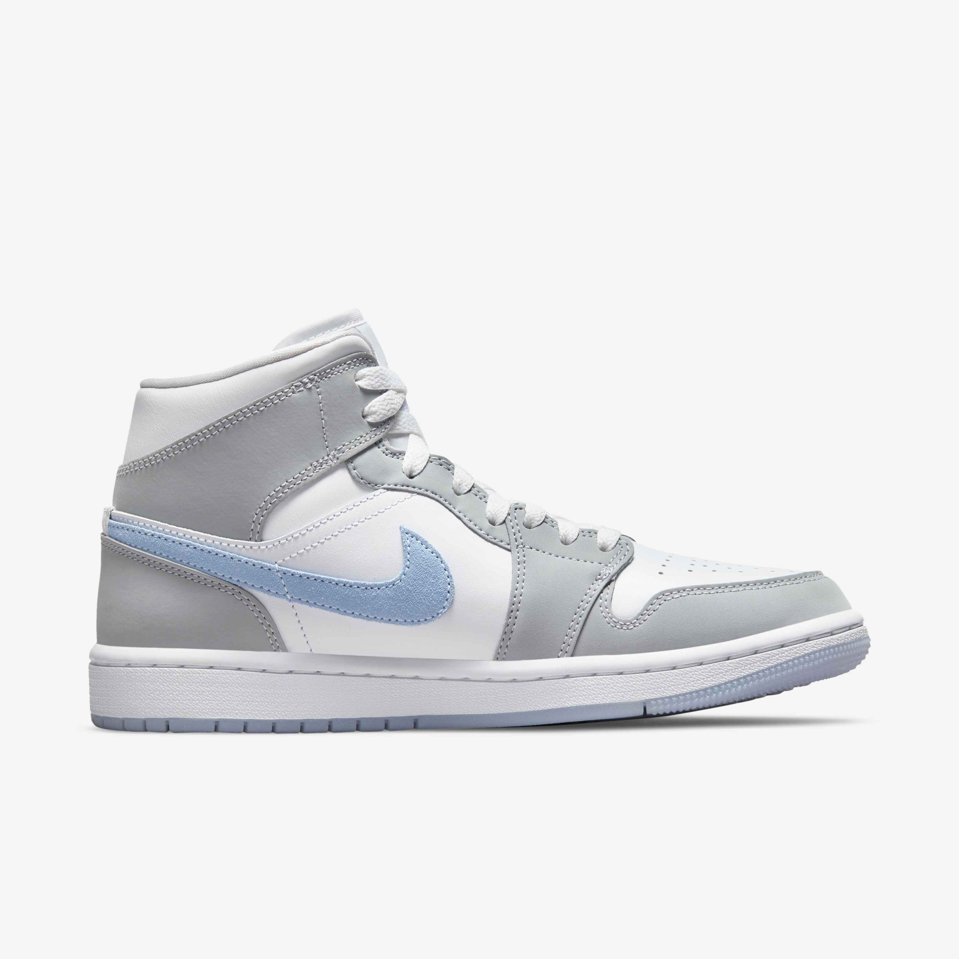 Air Jordan 1 Mid Shoes image number 2