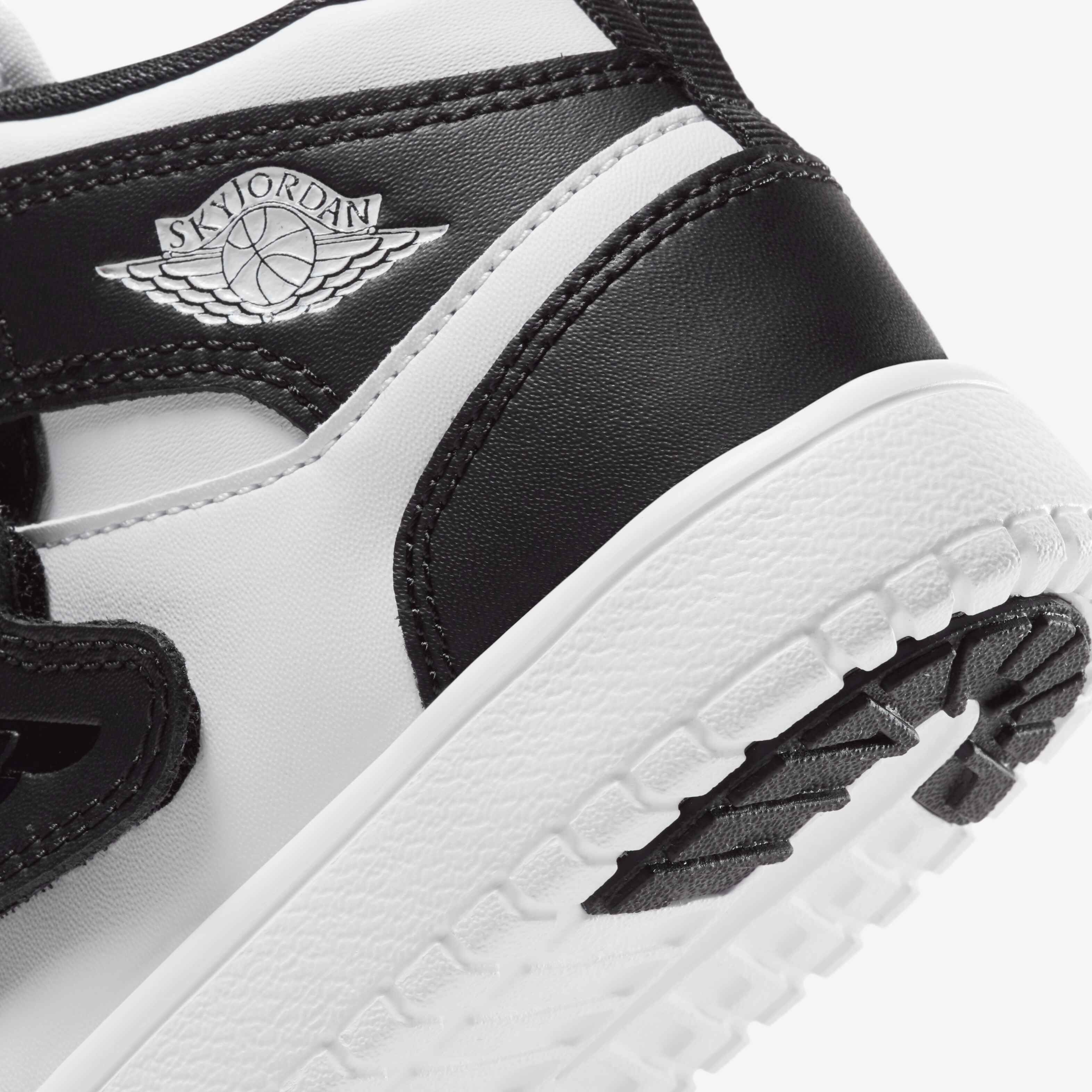 Sky Jordan 1 image number 7