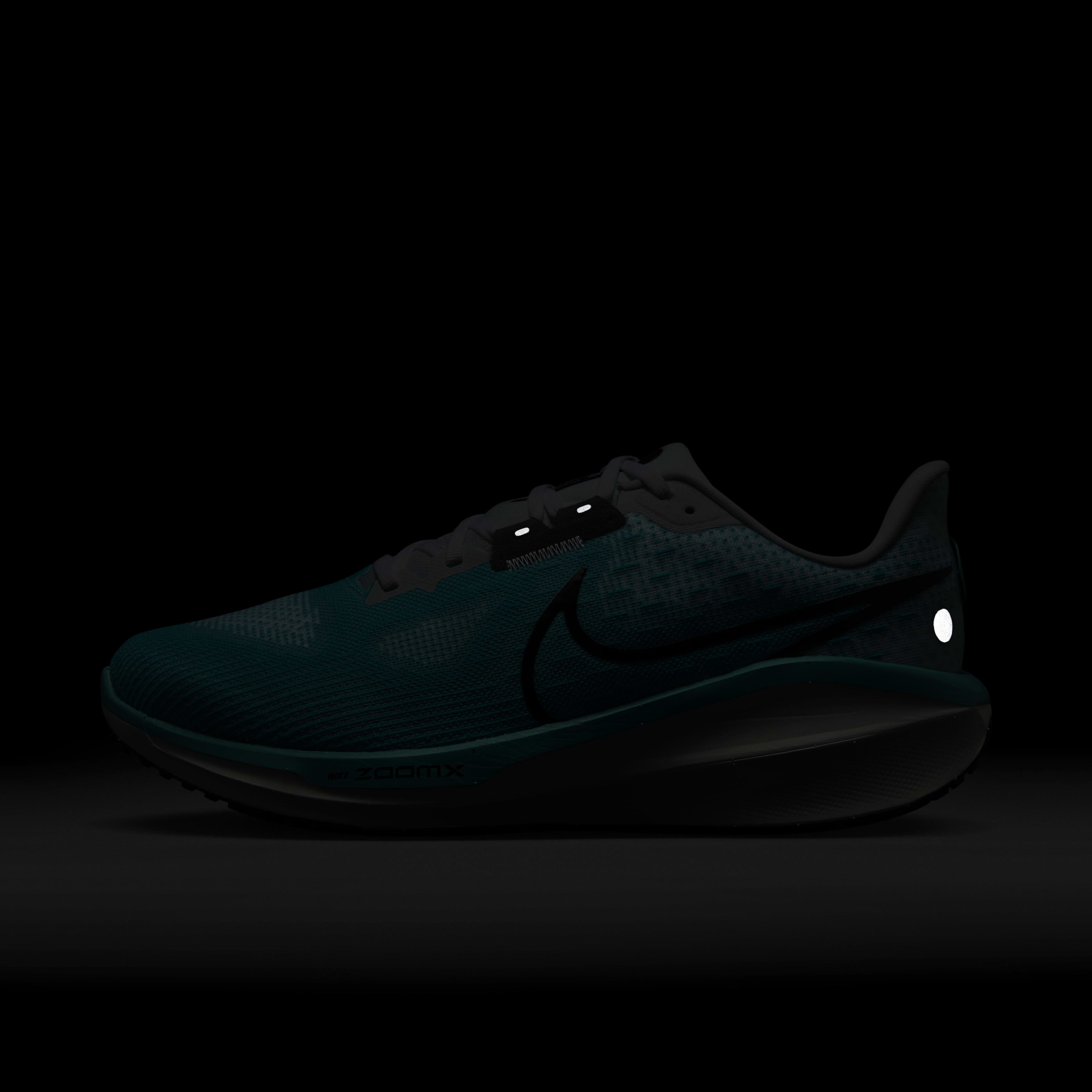 Buy Nike Vomero 17 Men s Road Running Shoes Extra Wide Nike Kuwait Official