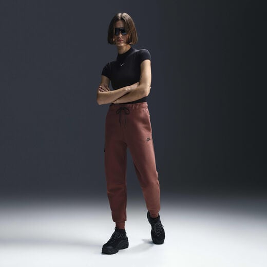 نايكي سبورتسوير تك فليس نايكي سبورتسوير تك فليس