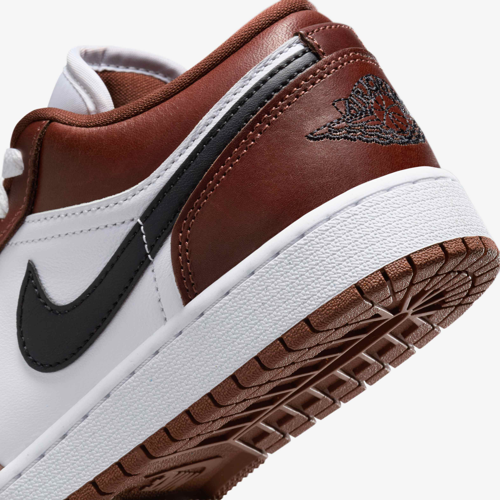 Buy Air Jordan 1 Low SE Older Kids' Shoes - White/Dark Pony/Black | Nike  Kuwait Official