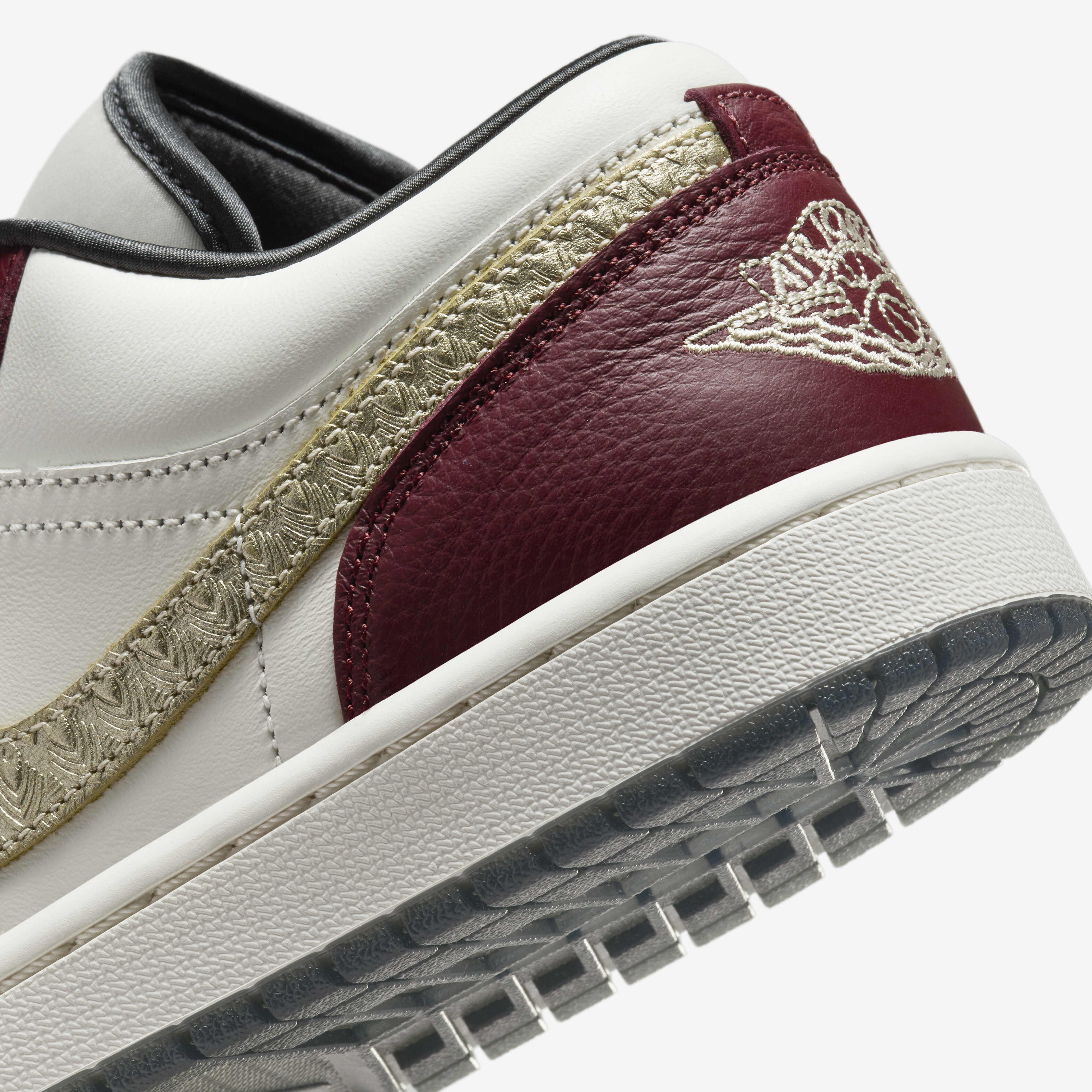 Air Jordan 1 Low SE Lunar New Year image number 7