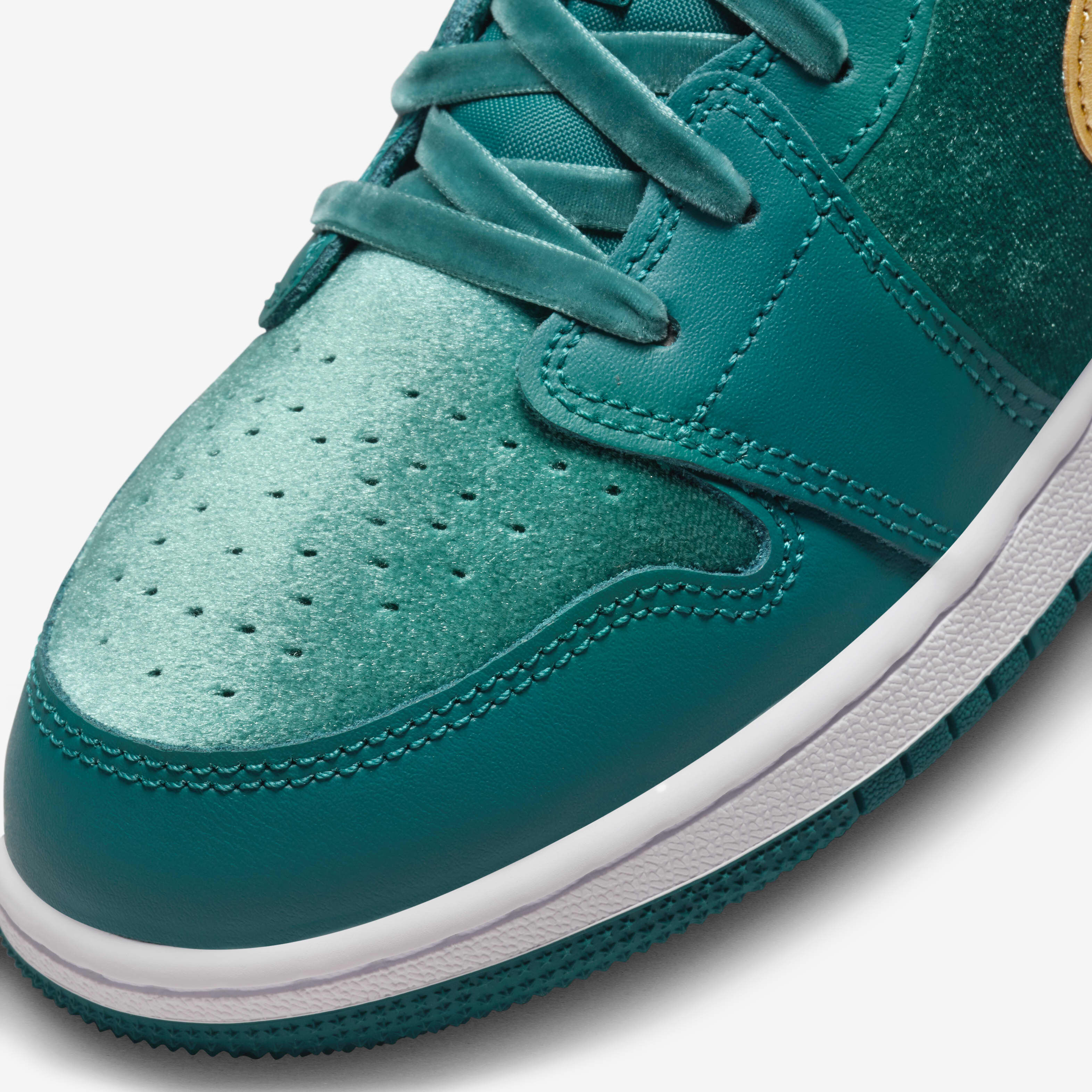 Air Jordan 1 Low SE image number 6