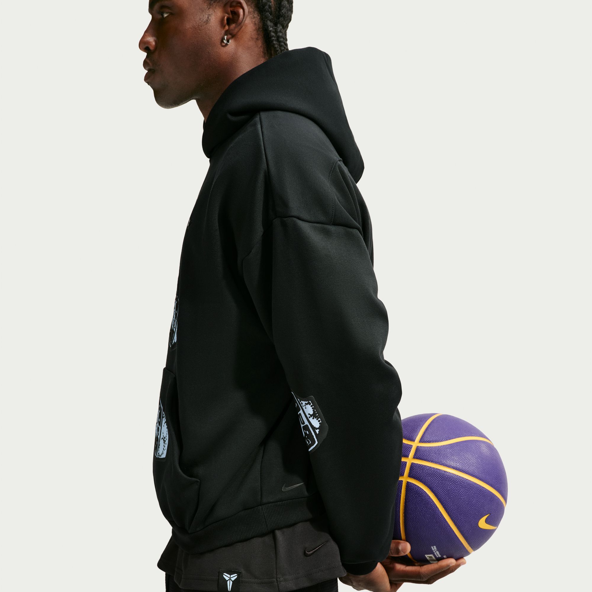 Kobe Nike Standard Issue image number 4