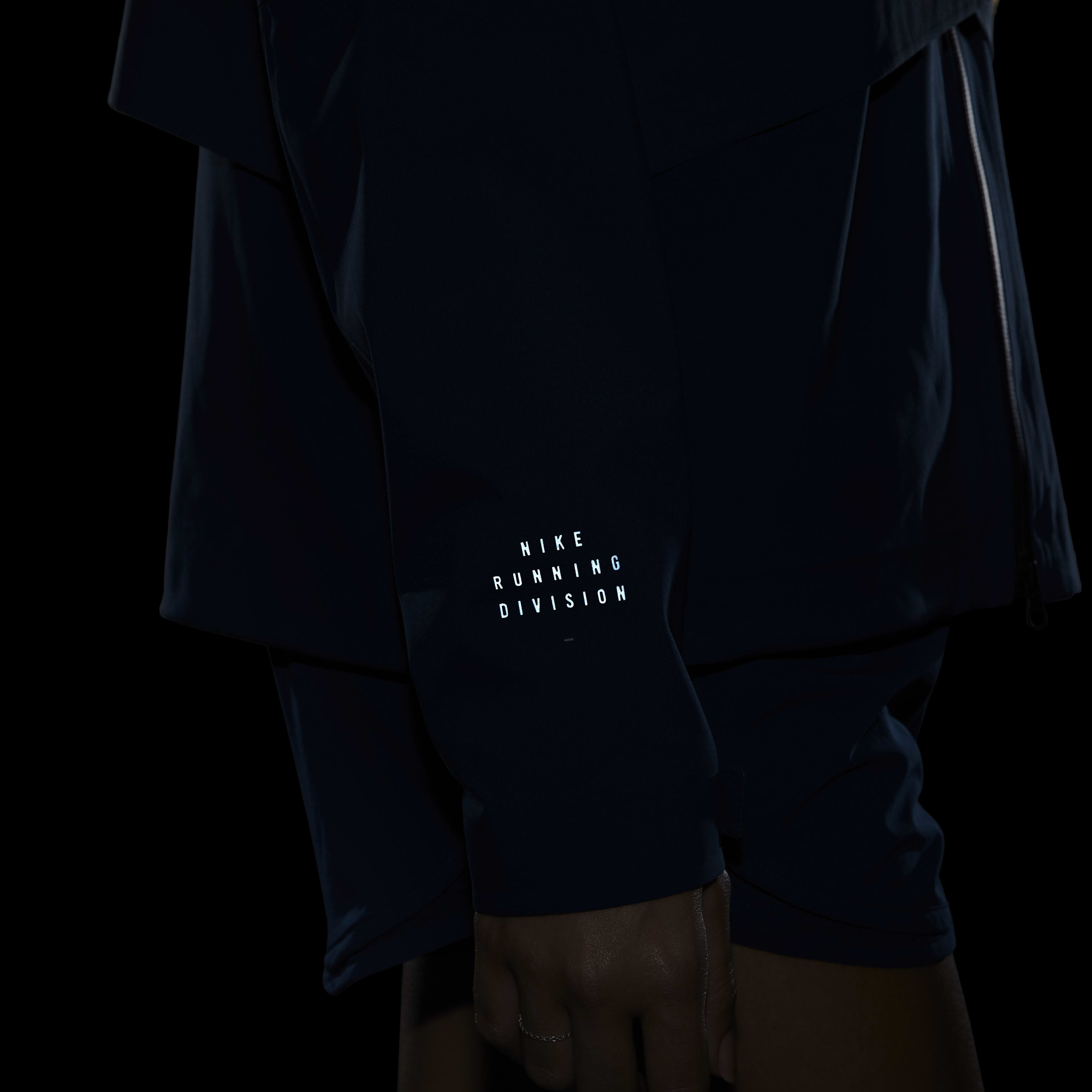 Nike Storm-FIT Run Division image number 13