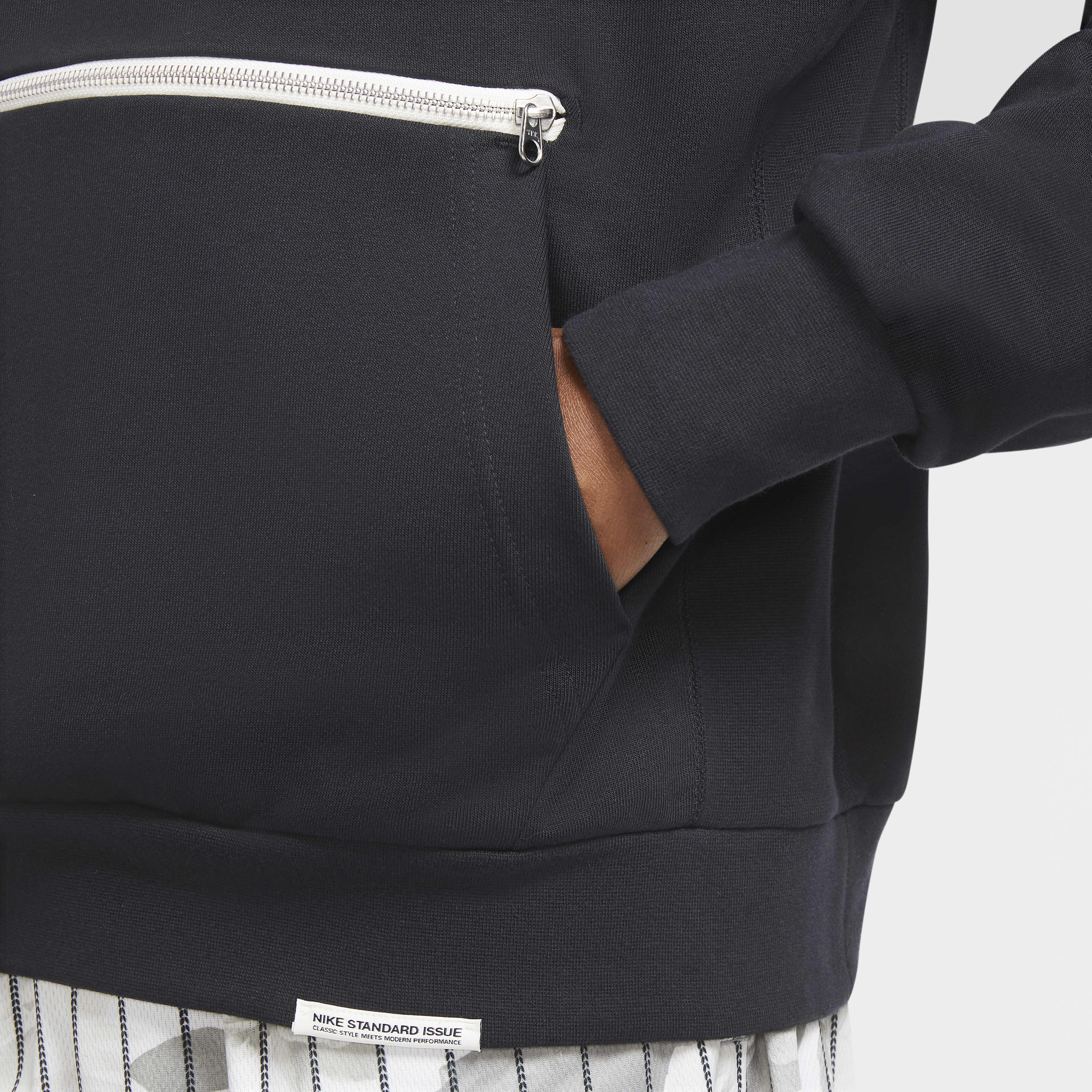 Nike Standard Issue image number 2