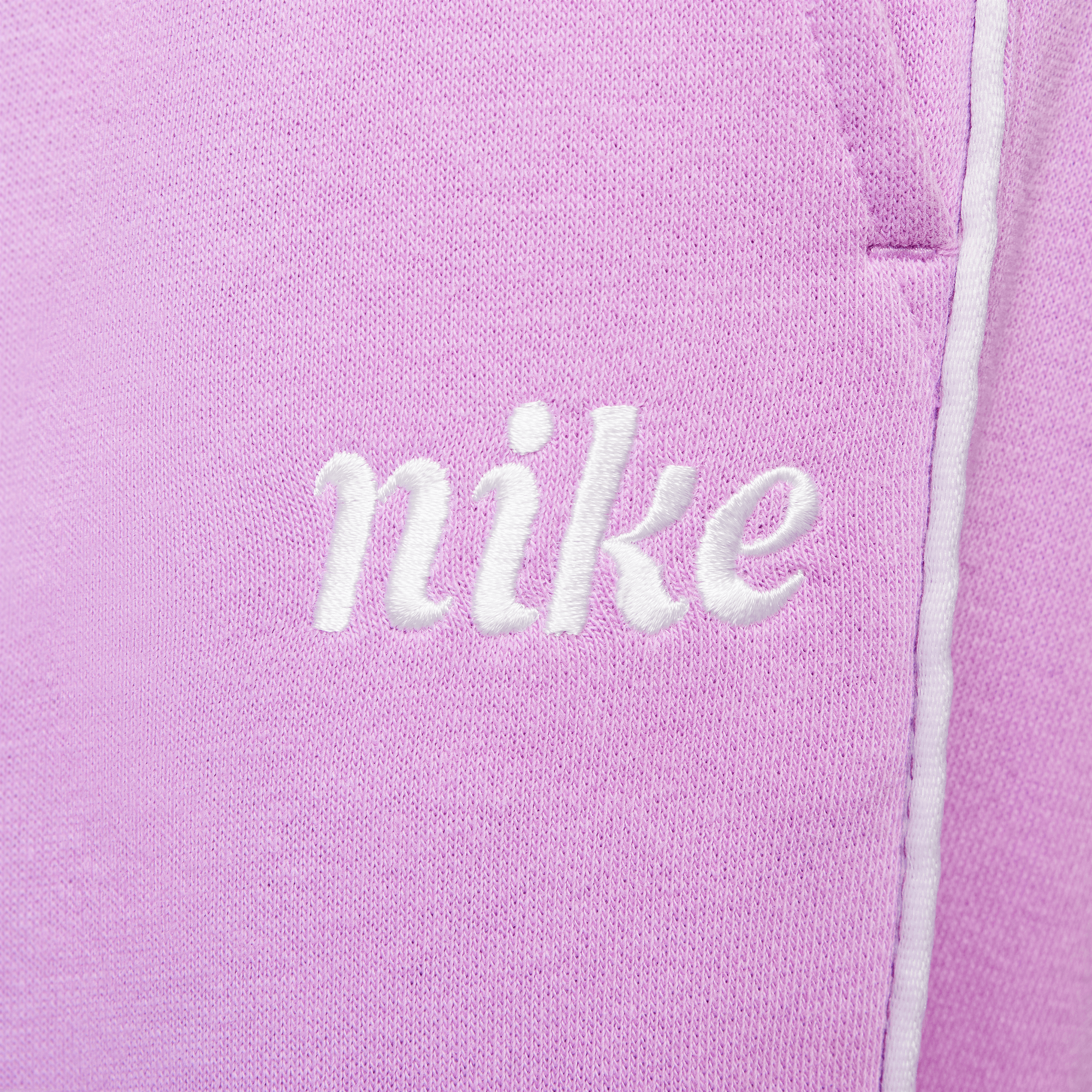 Nike Essentials image number 3