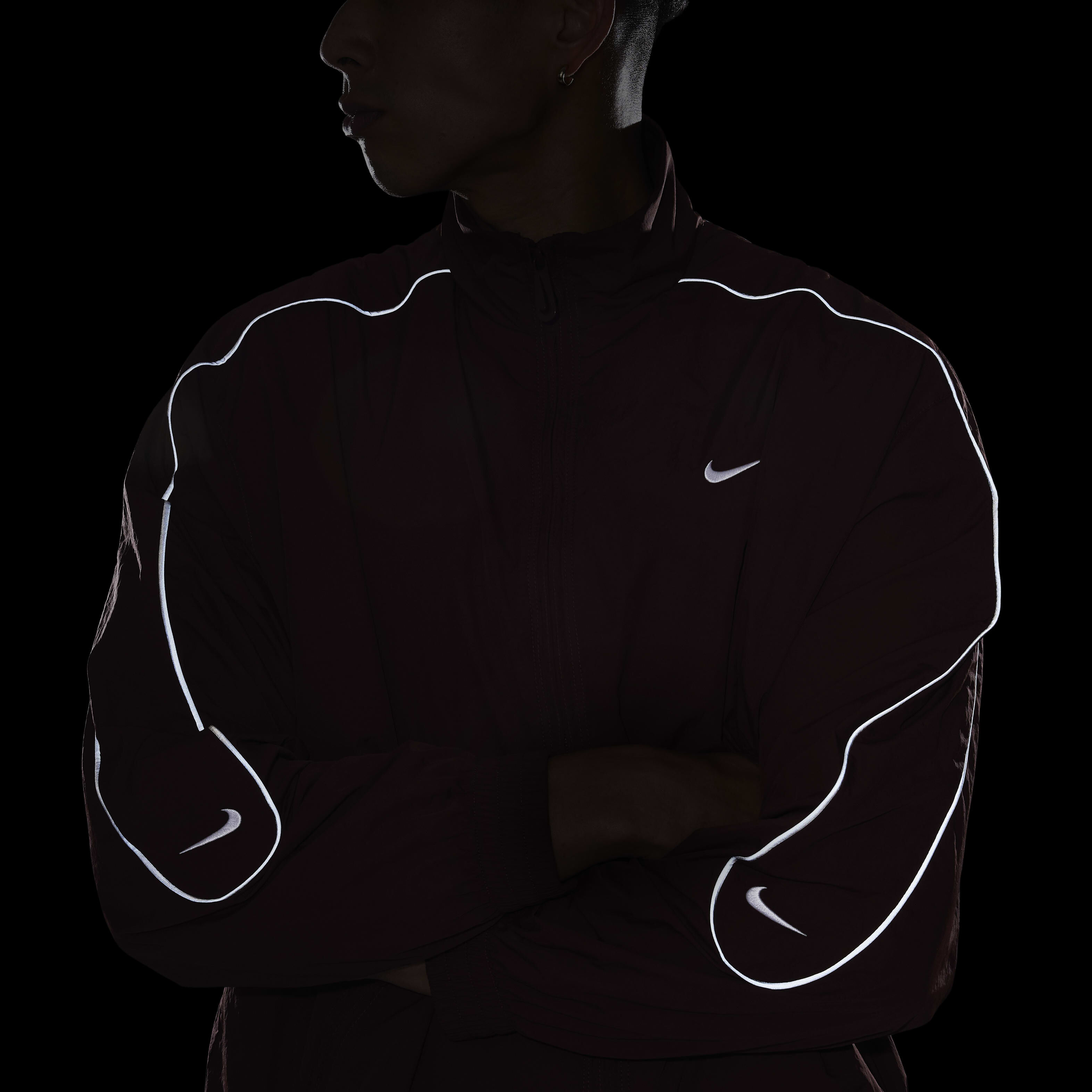 نايكي سبورتسوير سولو سووش image number 9