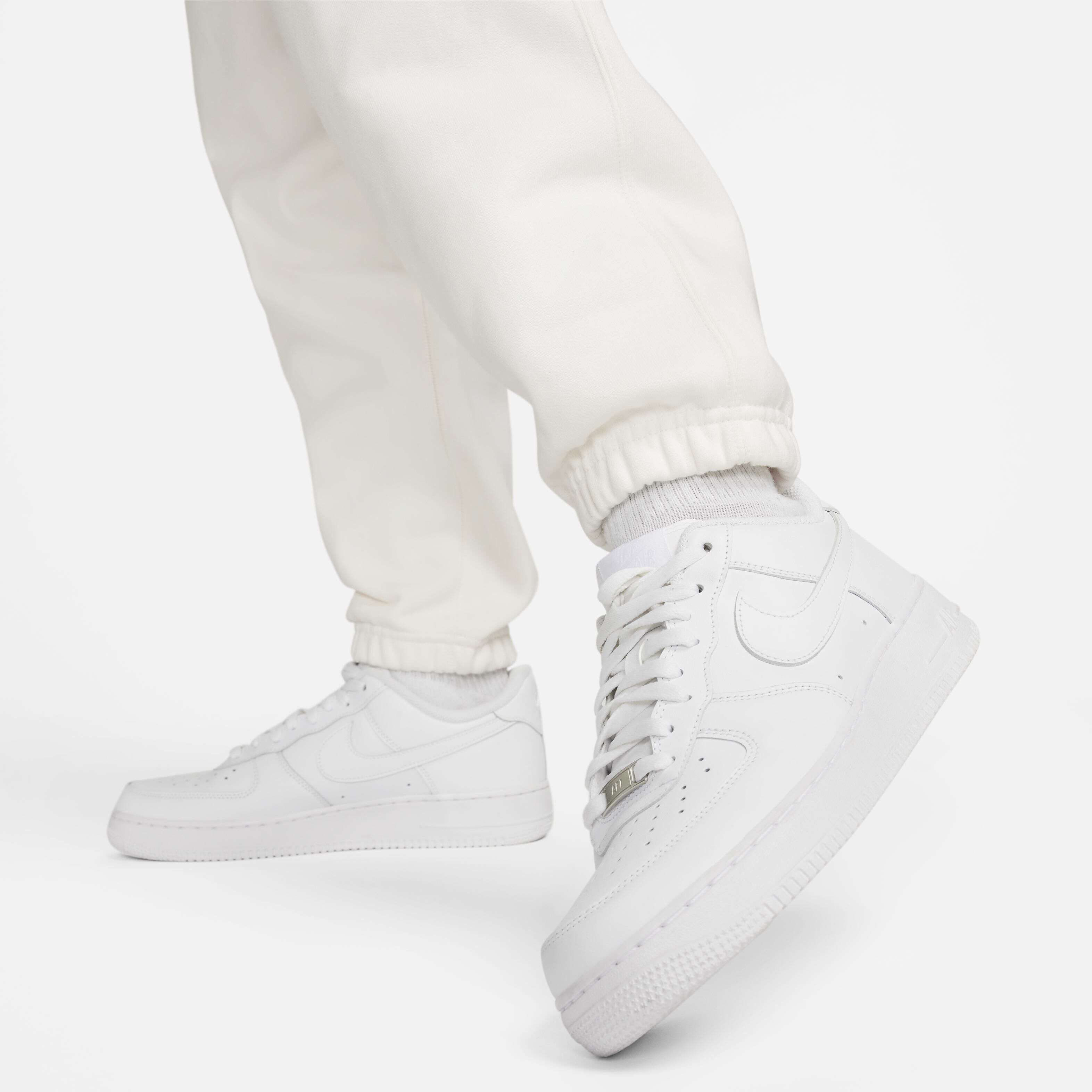 Nike Solo Swoosh image number 4