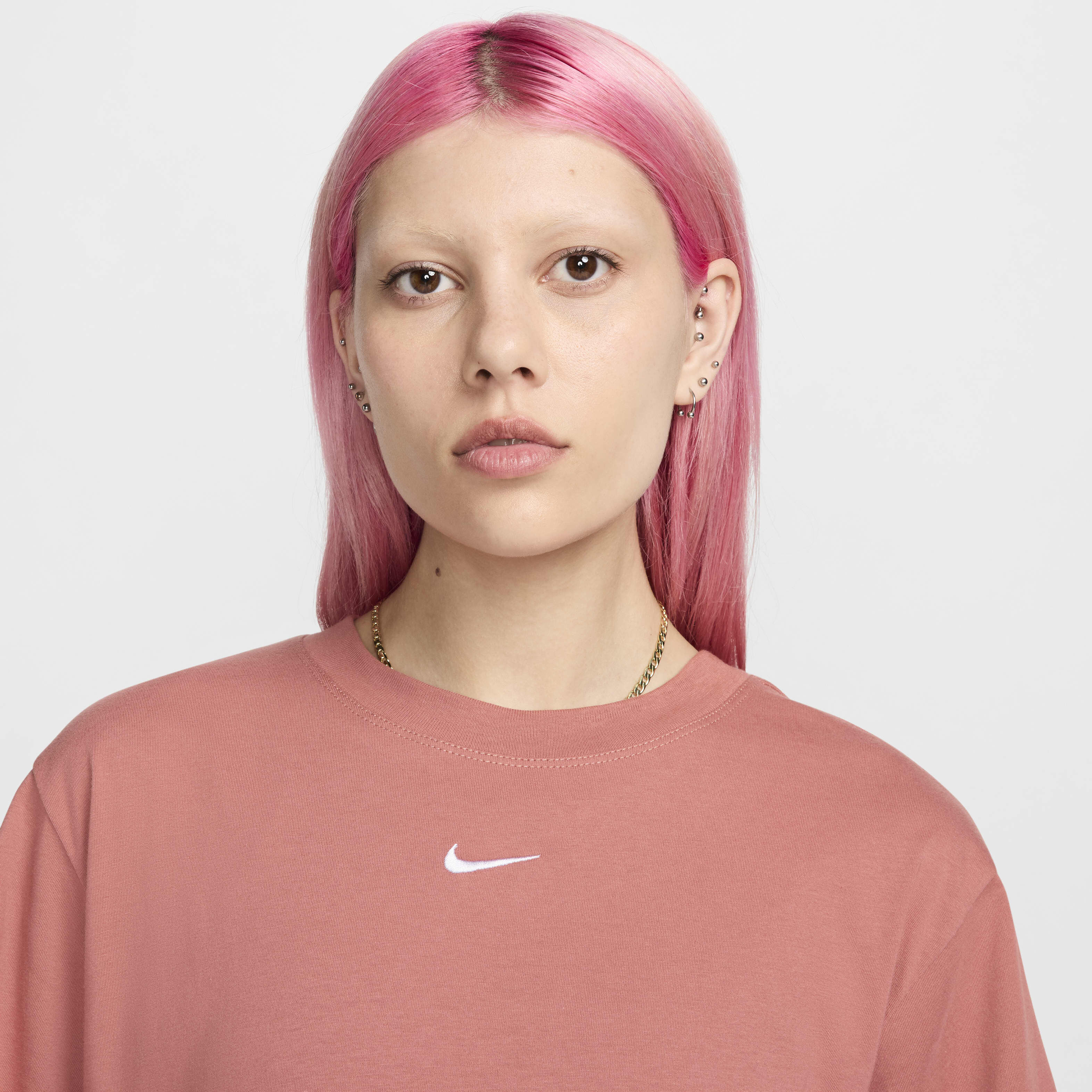 Nike Sportswear Essential image number 2