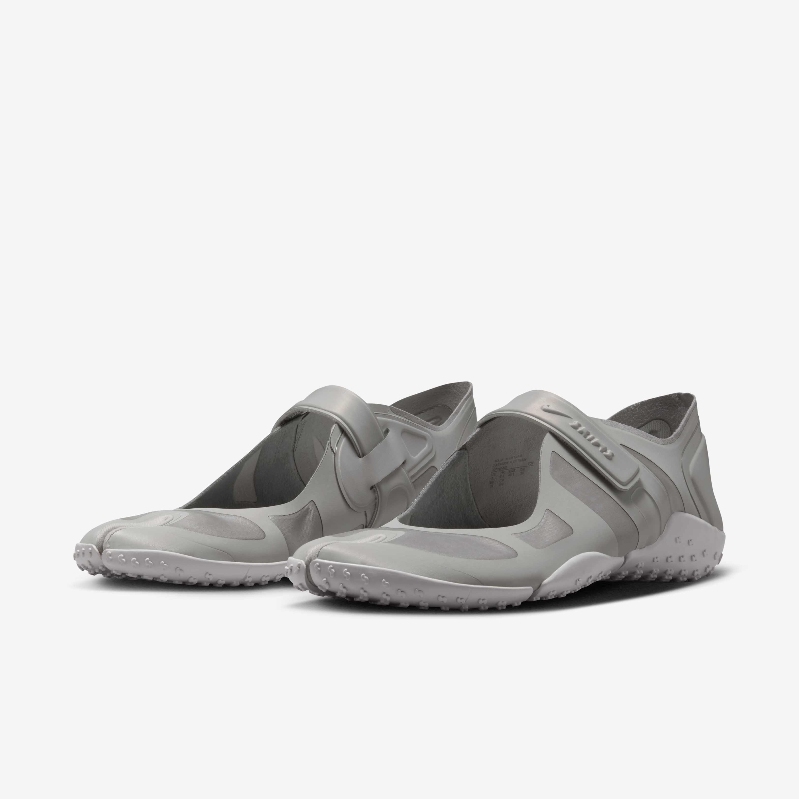 NikeSKIMS Rift Satin image number 4